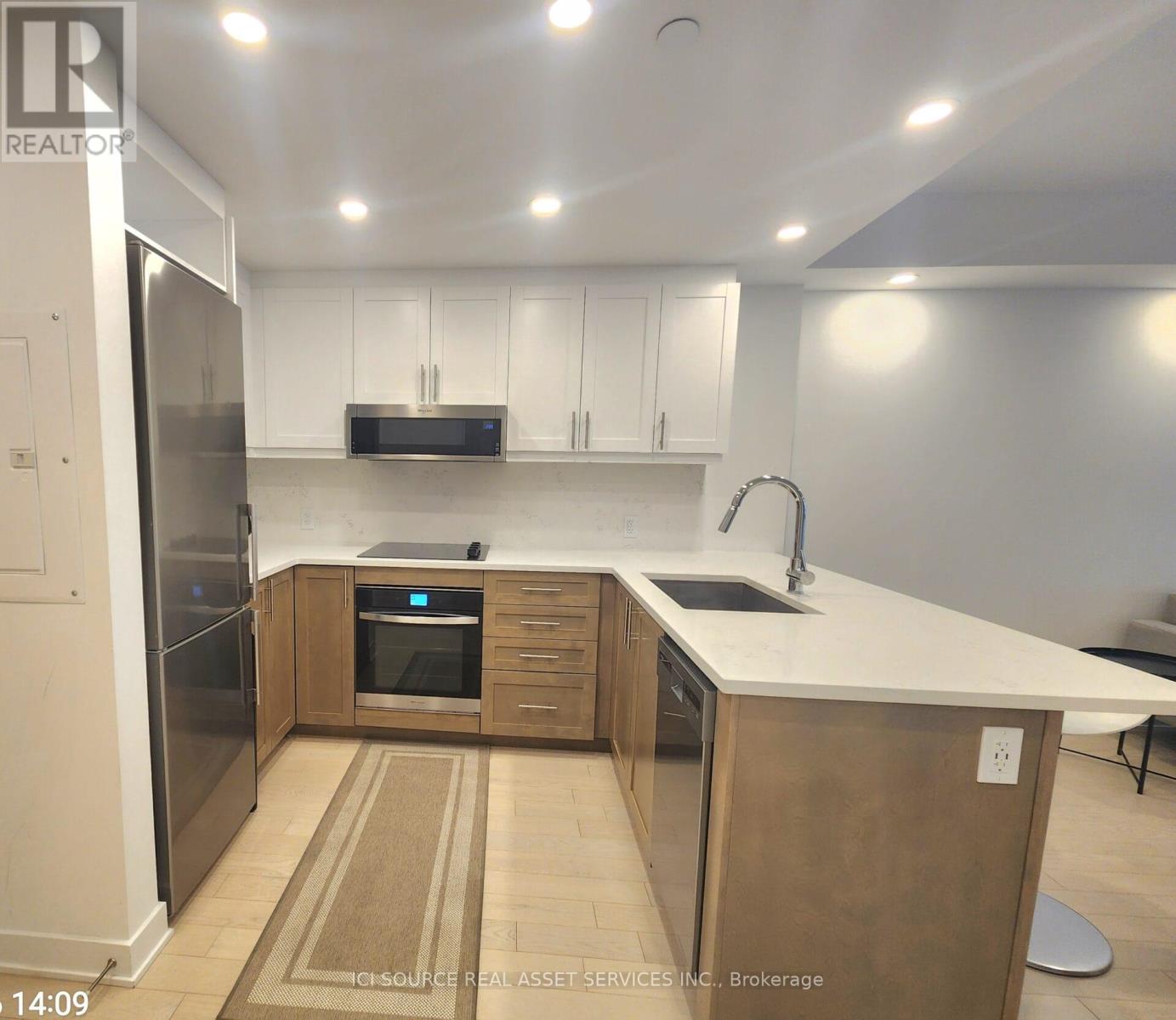 1009 - 340 Queen Street