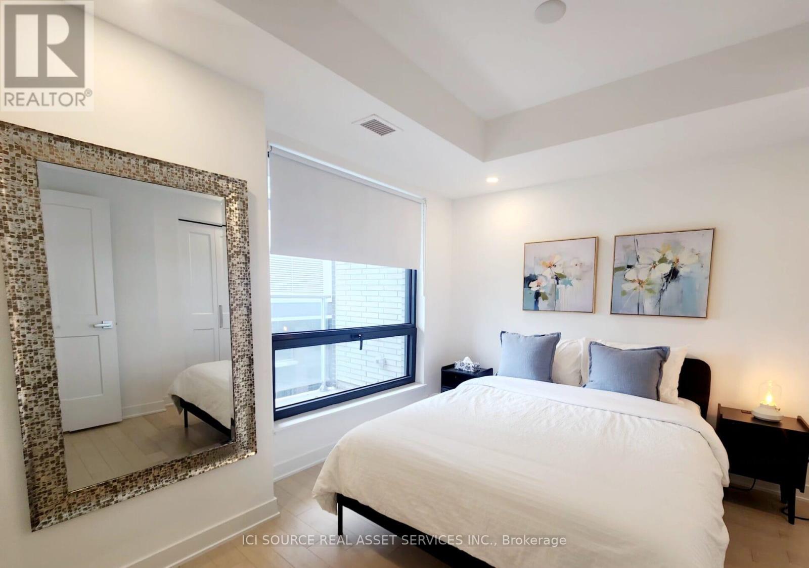 1009 - 340 Queen Street