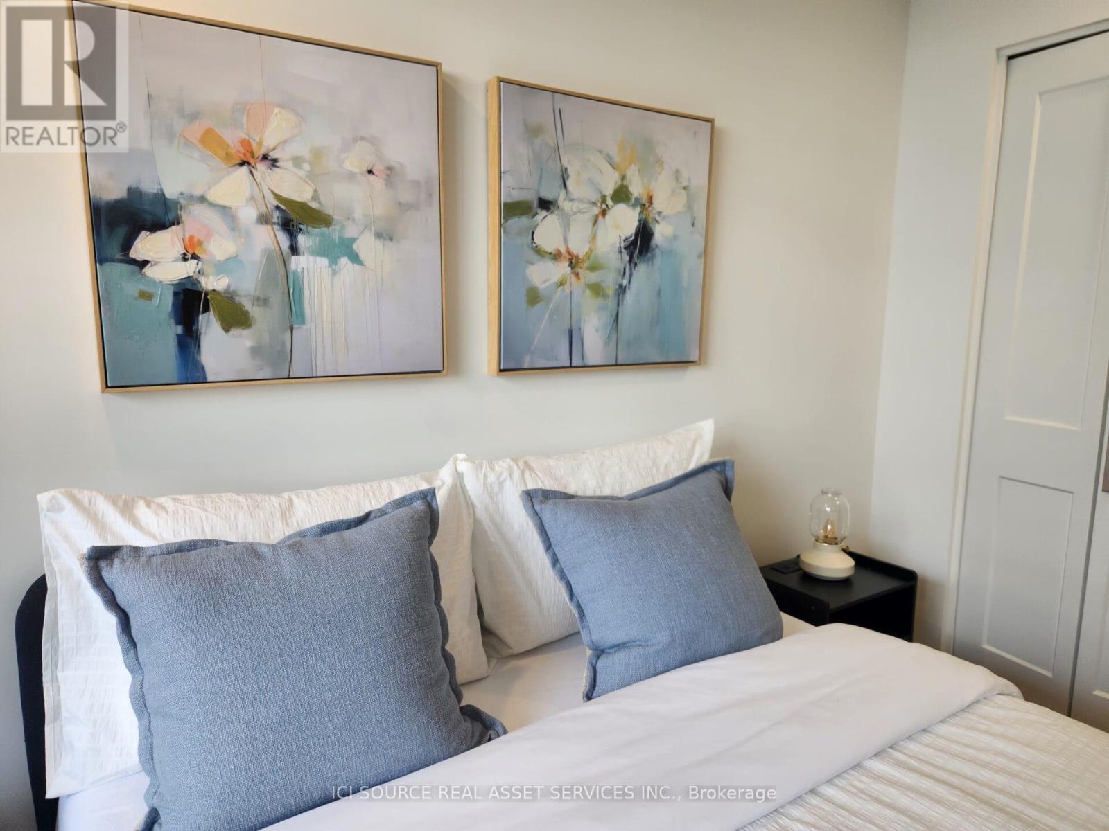 1009 - 340 Queen Street