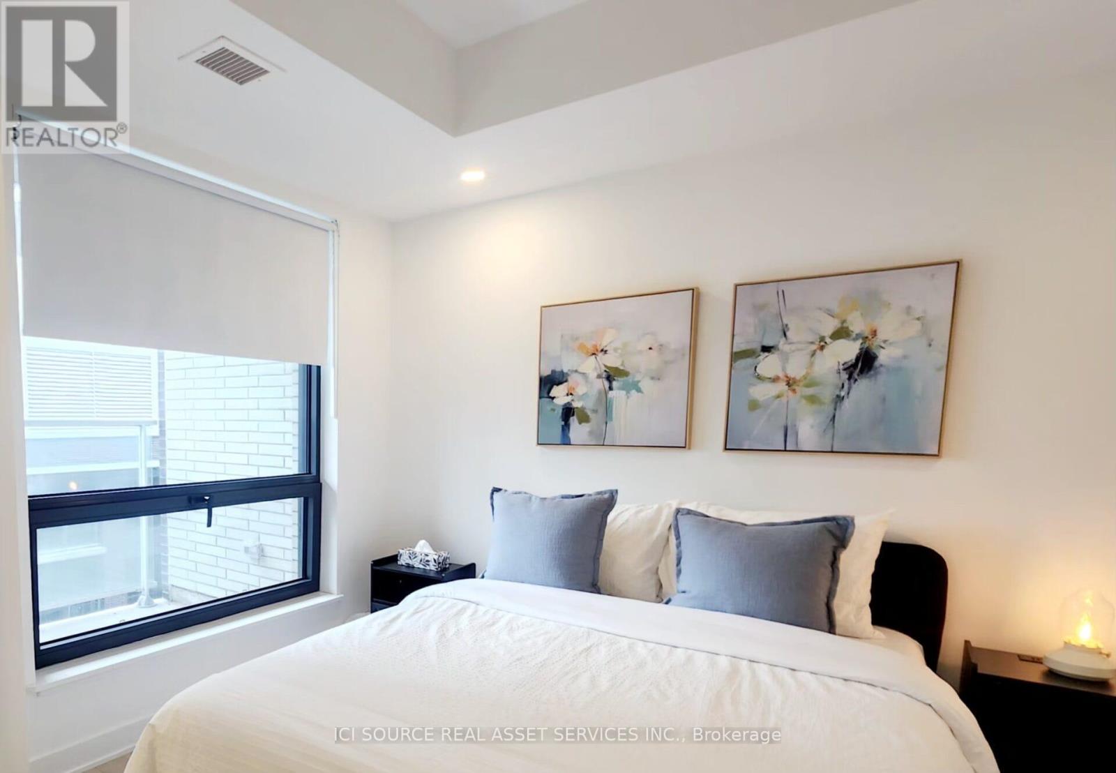 1009 - 340 Queen Street