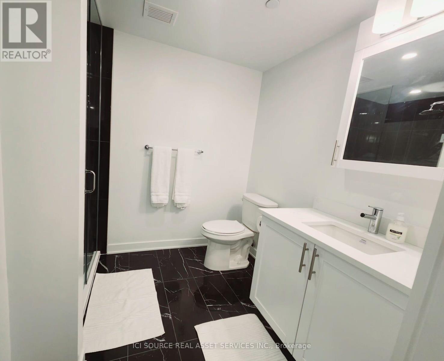 1009 - 340 Queen Street