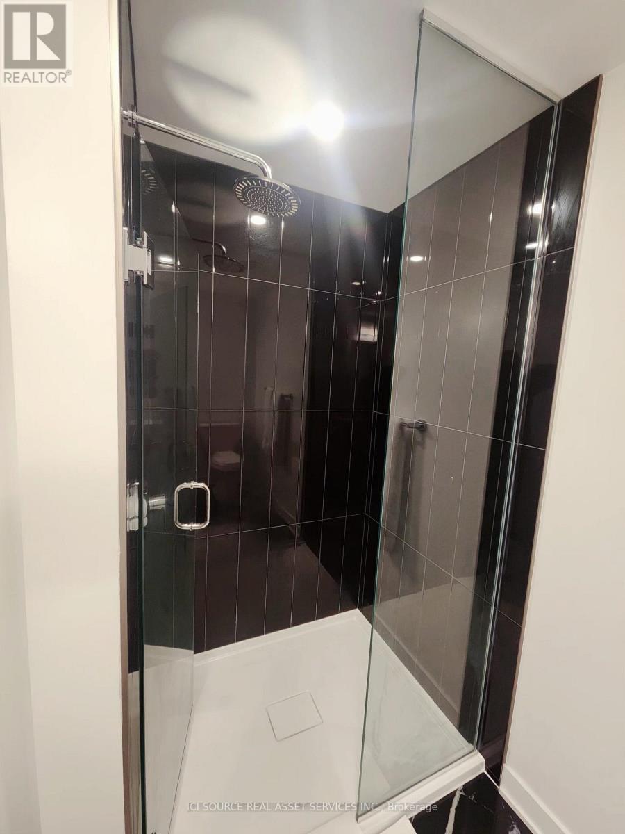 1009 - 340 Queen Street