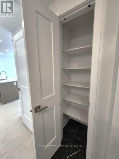 1009 - 340 Queen Street