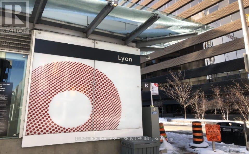 1009 - 340 Queen Street