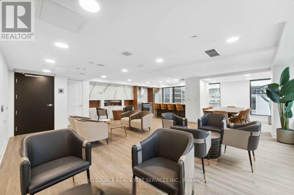 1009 - 340 Queen Street