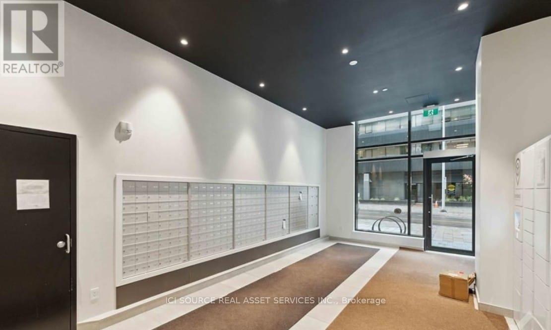 1009 - 340 Queen Street