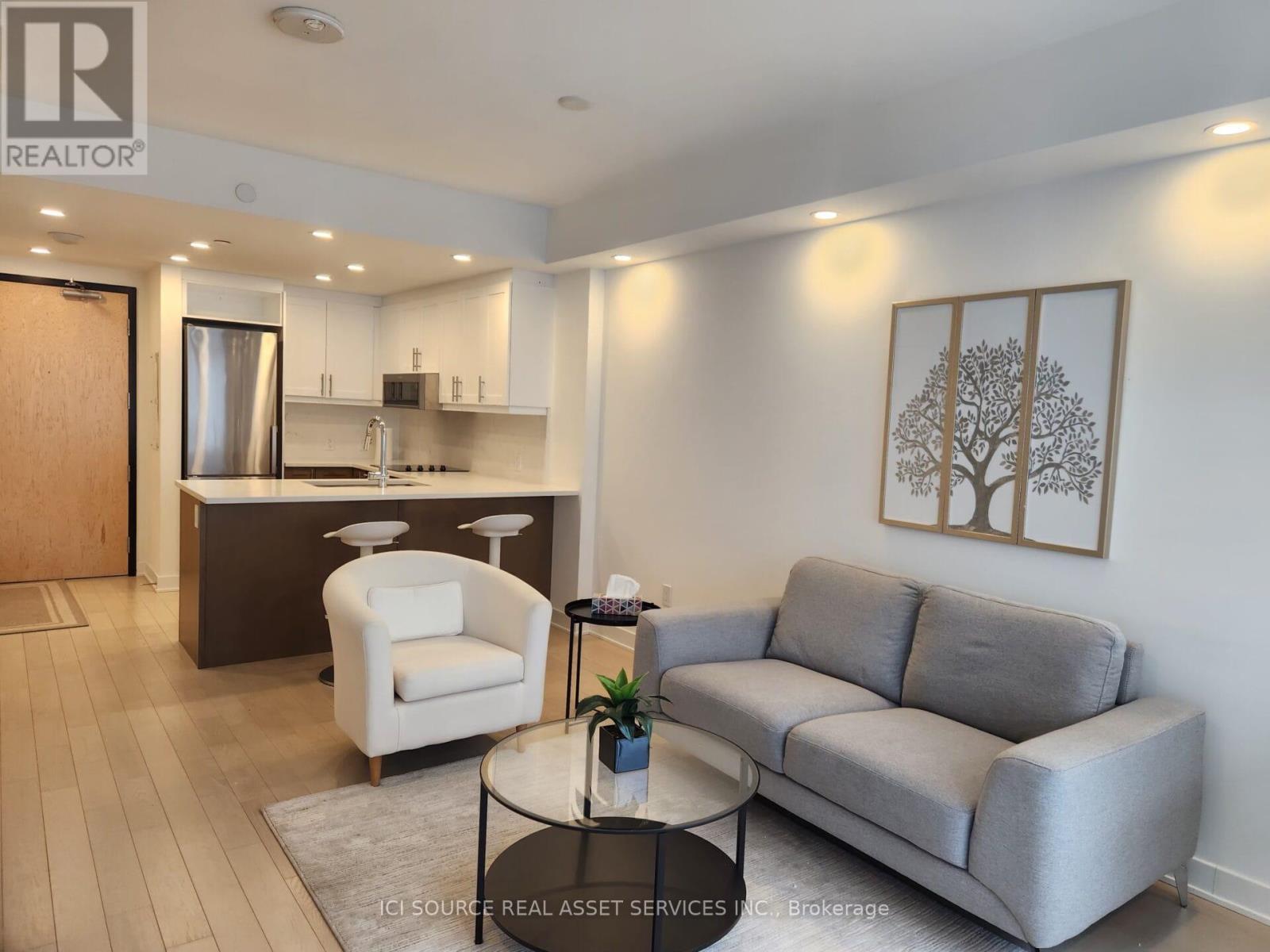 1009 - 340 Queen Street