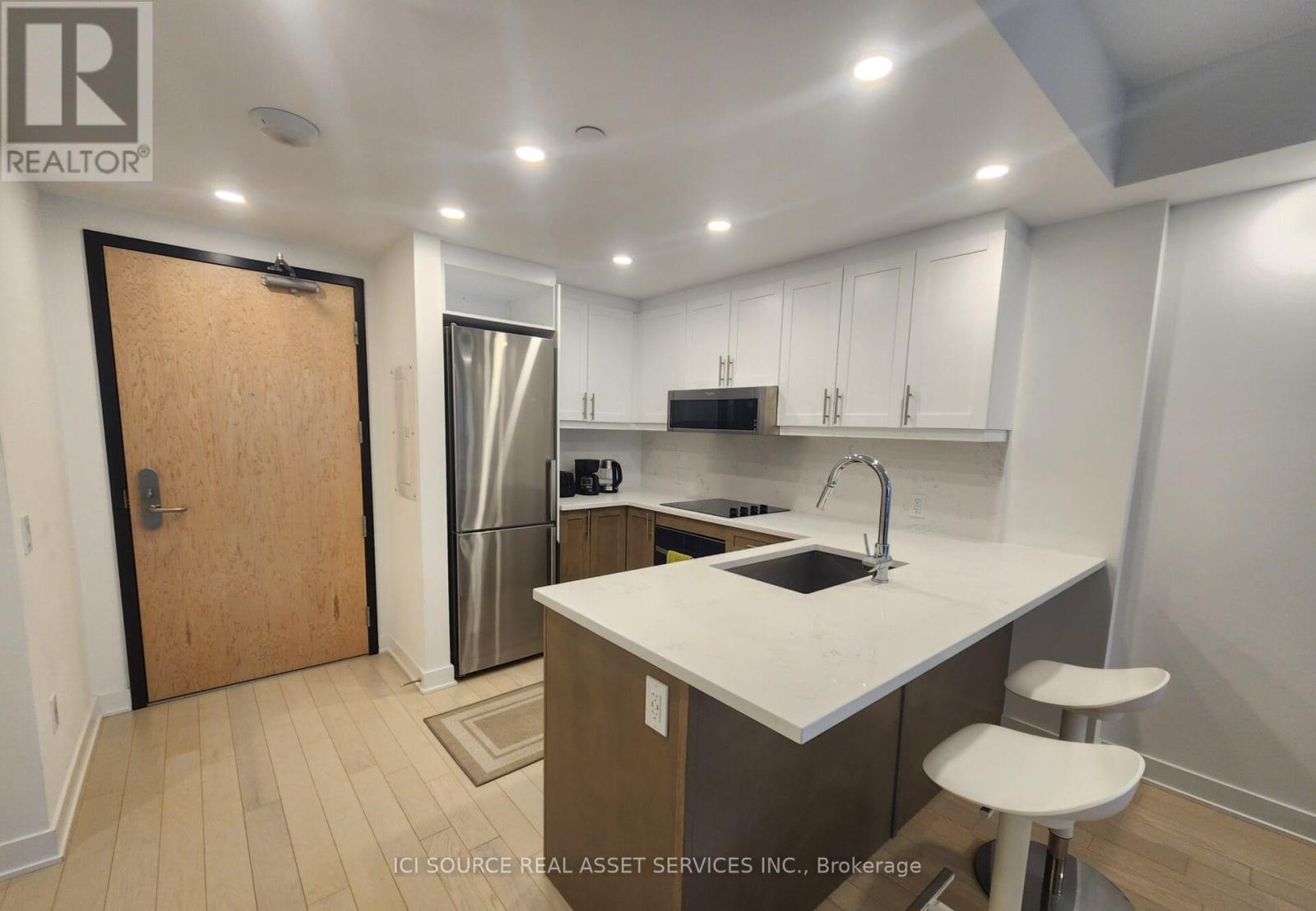 1009 - 340 Queen Street