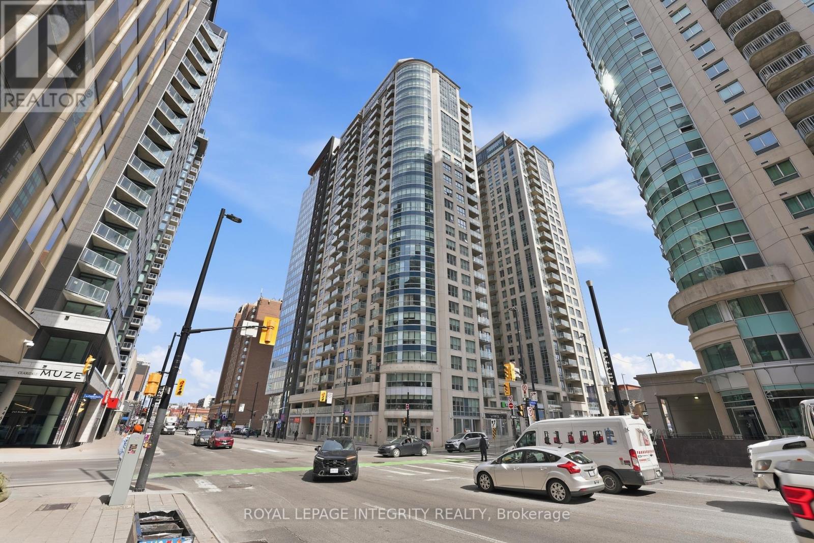 2403 - 242 Rideau Street