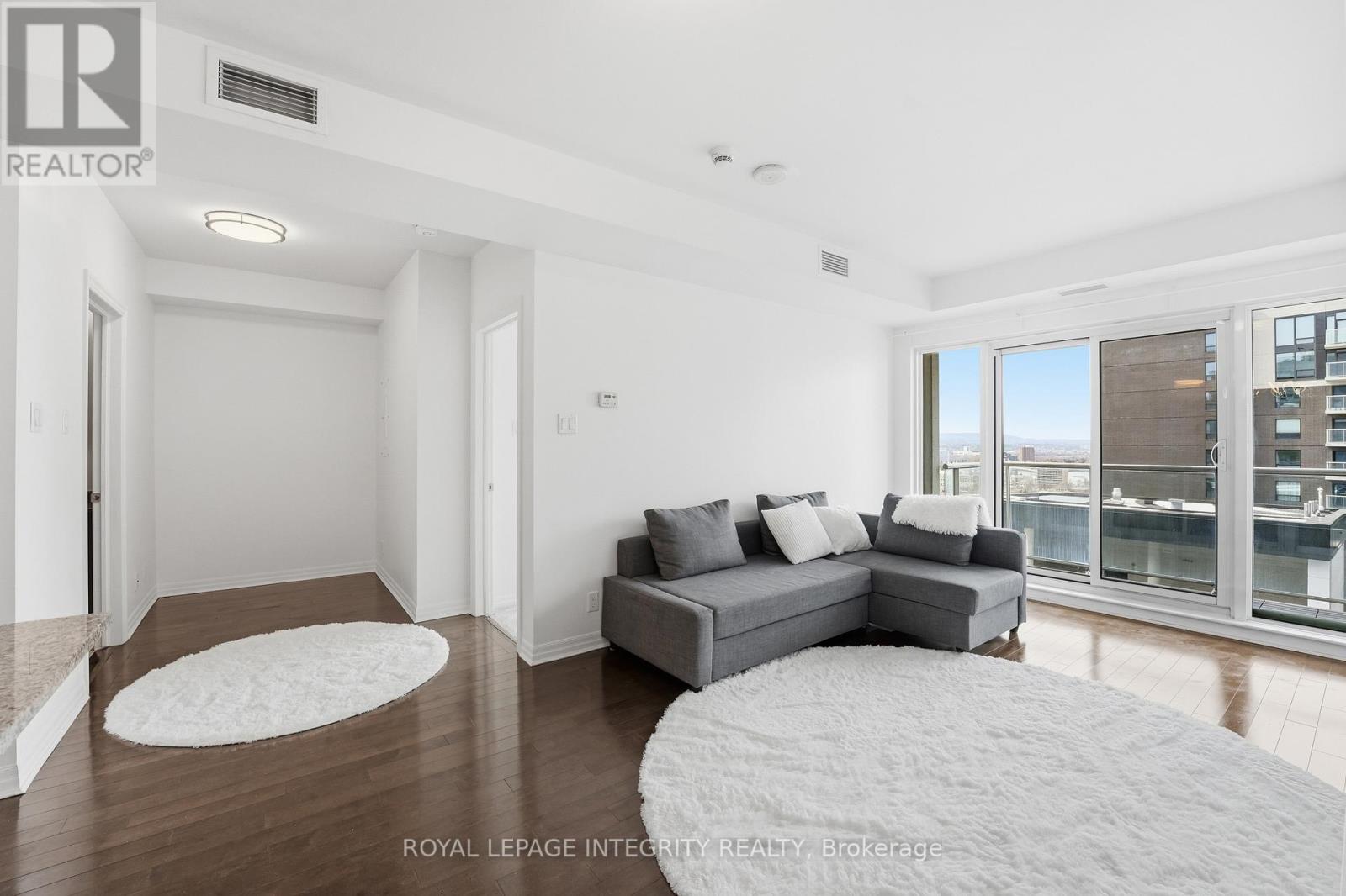 2403 - 242 Rideau Street