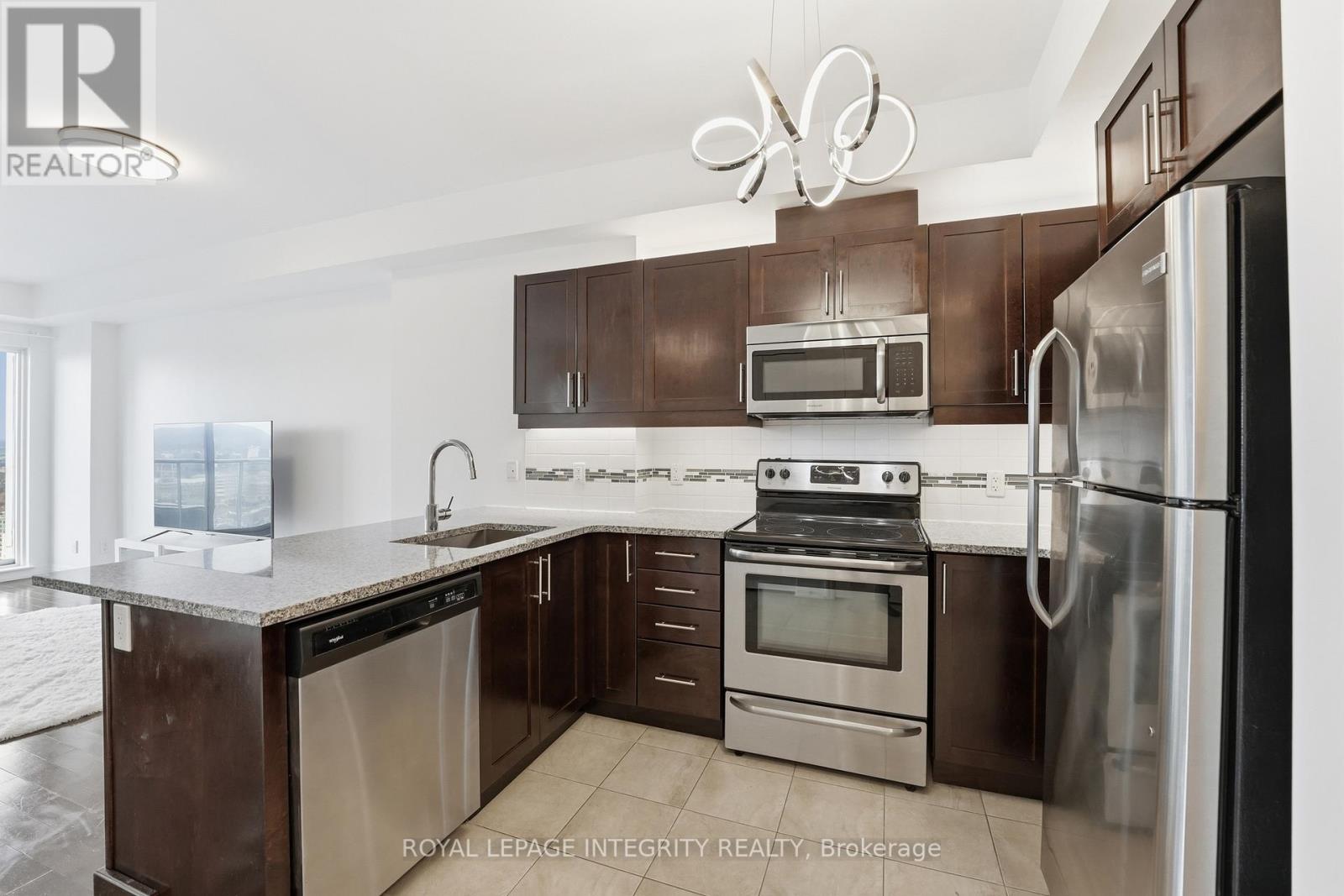 2403 - 242 Rideau Street