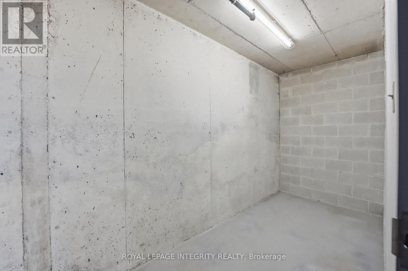 2403 - 242 Rideau Street