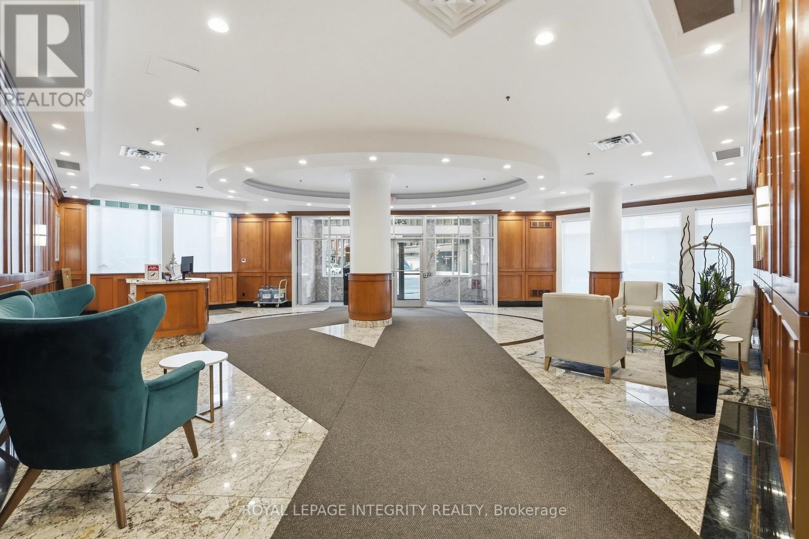 2403 - 242 Rideau Street