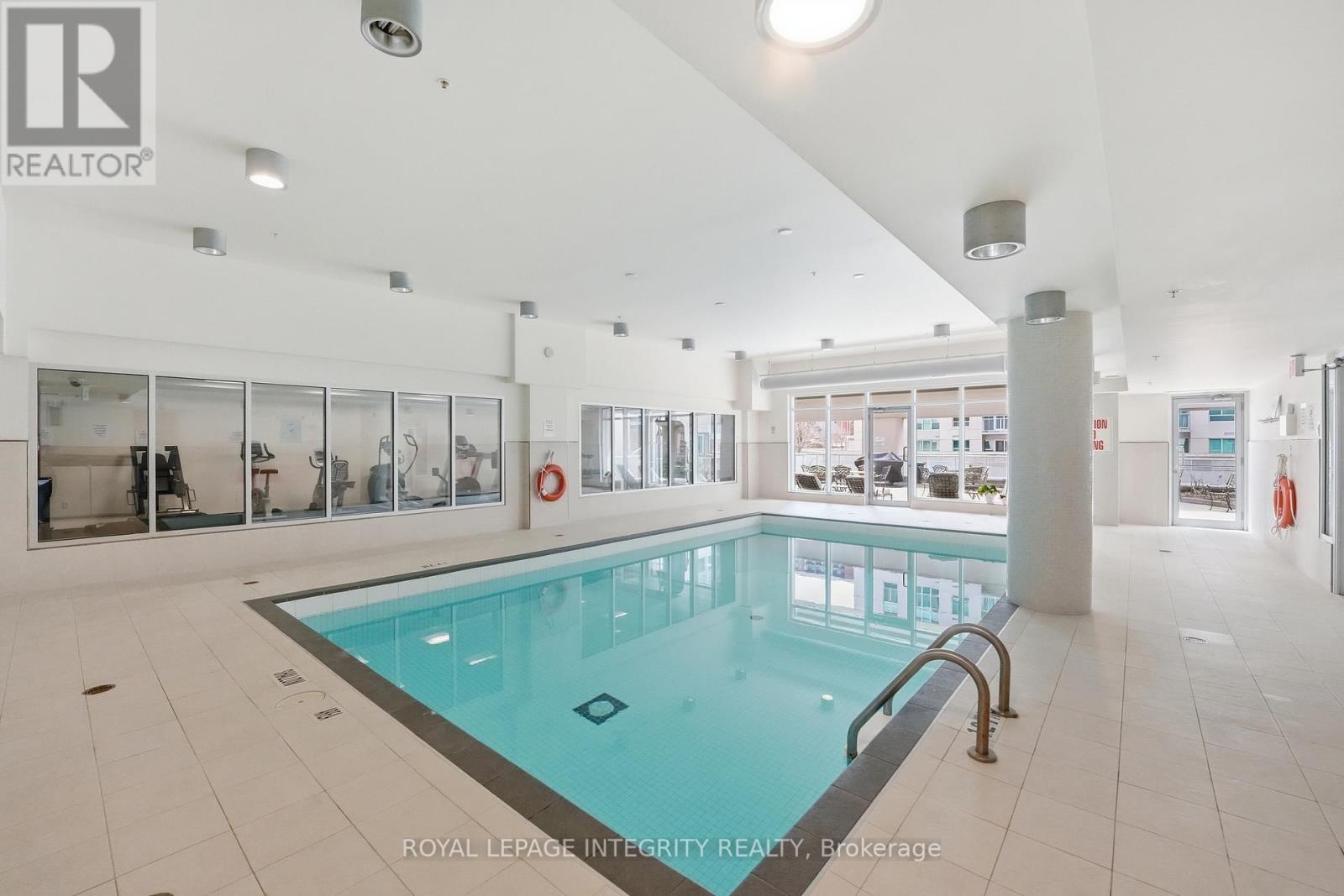 2403 - 242 Rideau Street