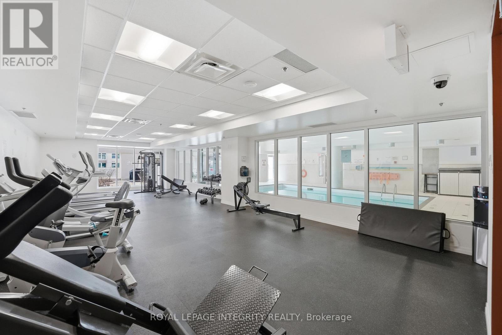 2403 - 242 Rideau Street