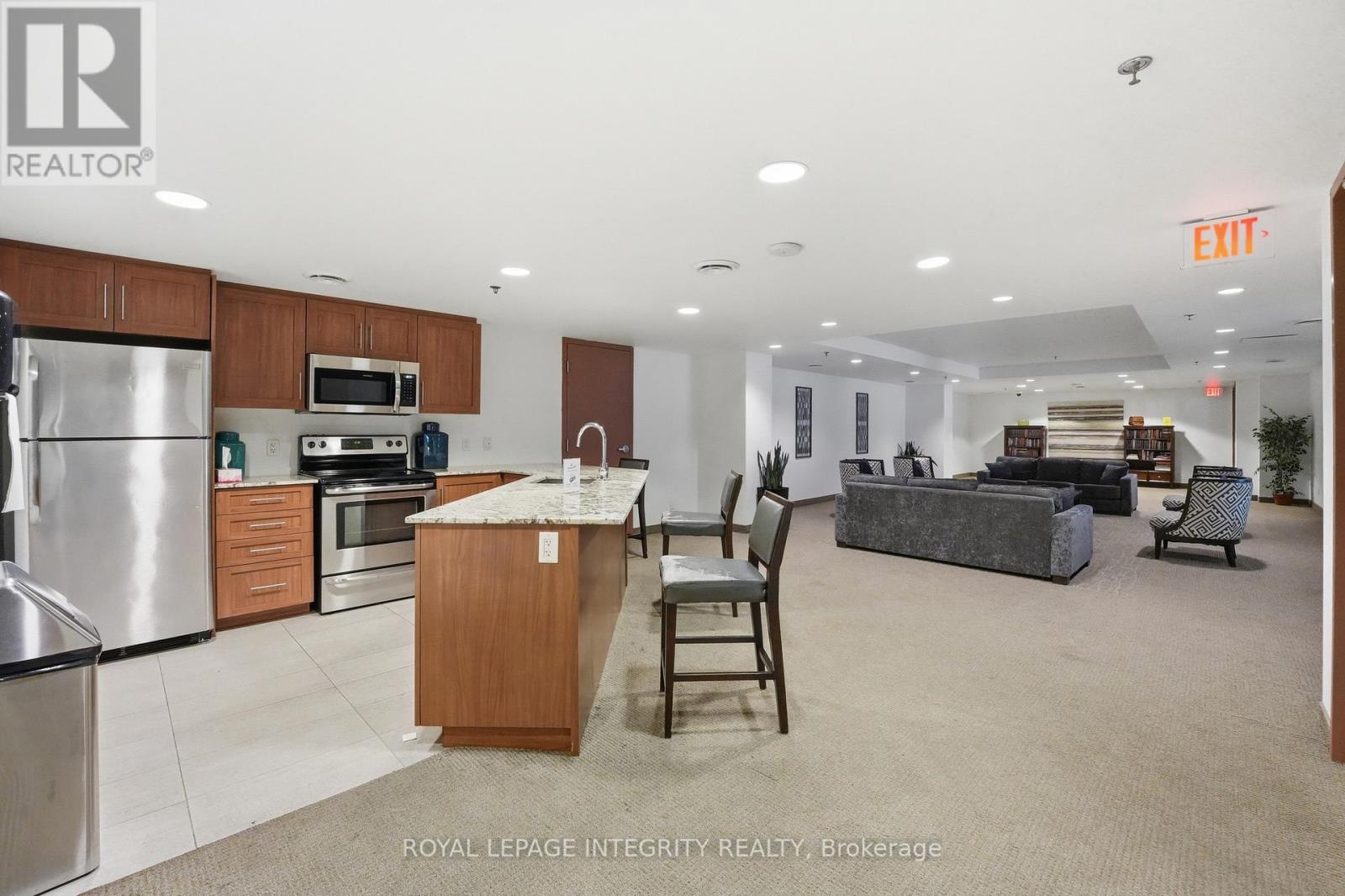 2403 - 242 Rideau Street