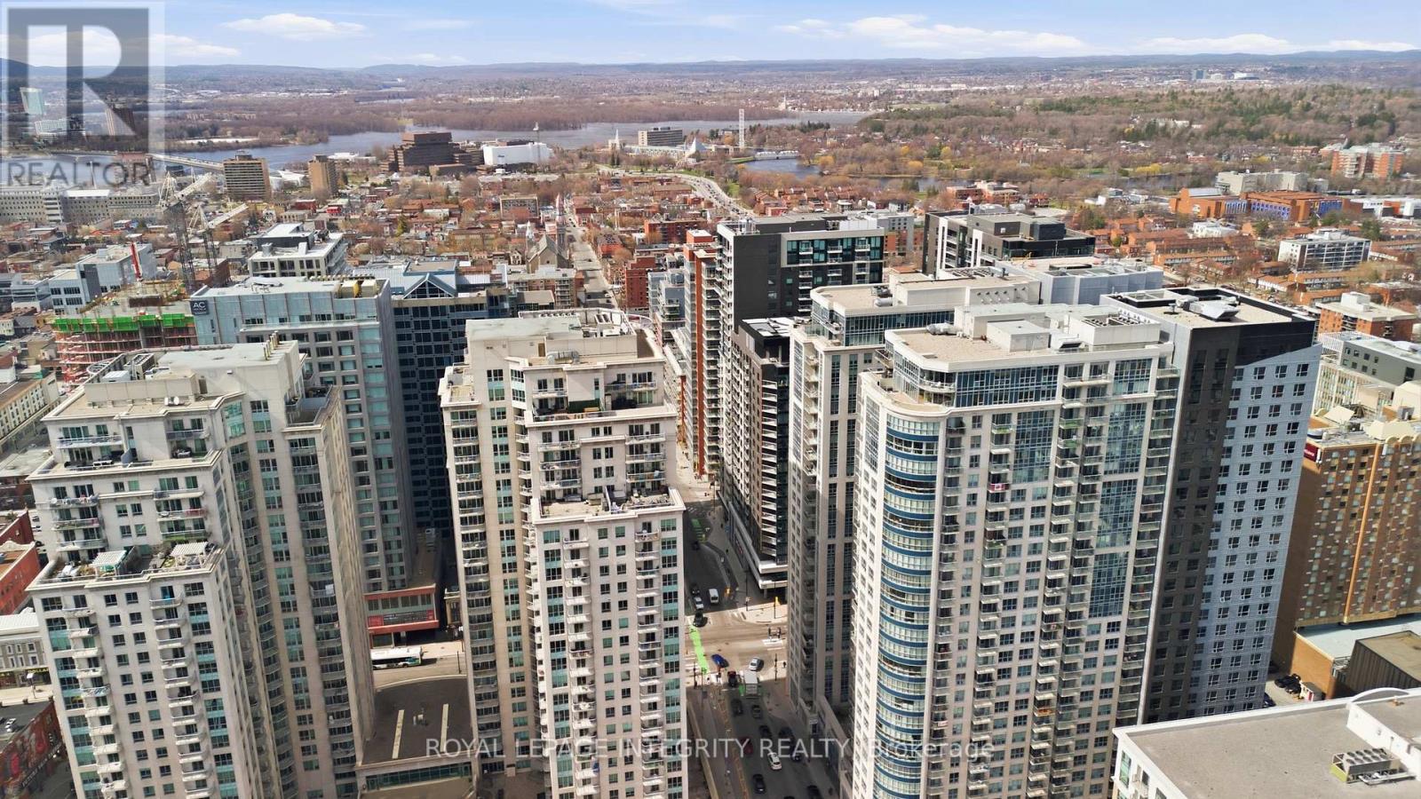 2403 - 242 Rideau Street