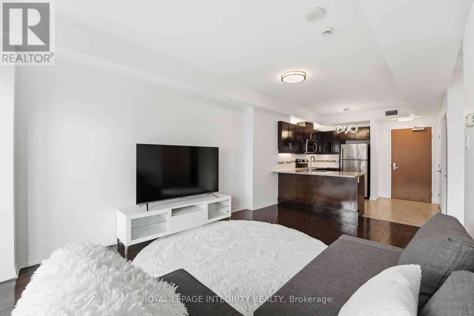 2403 - 242 Rideau Street