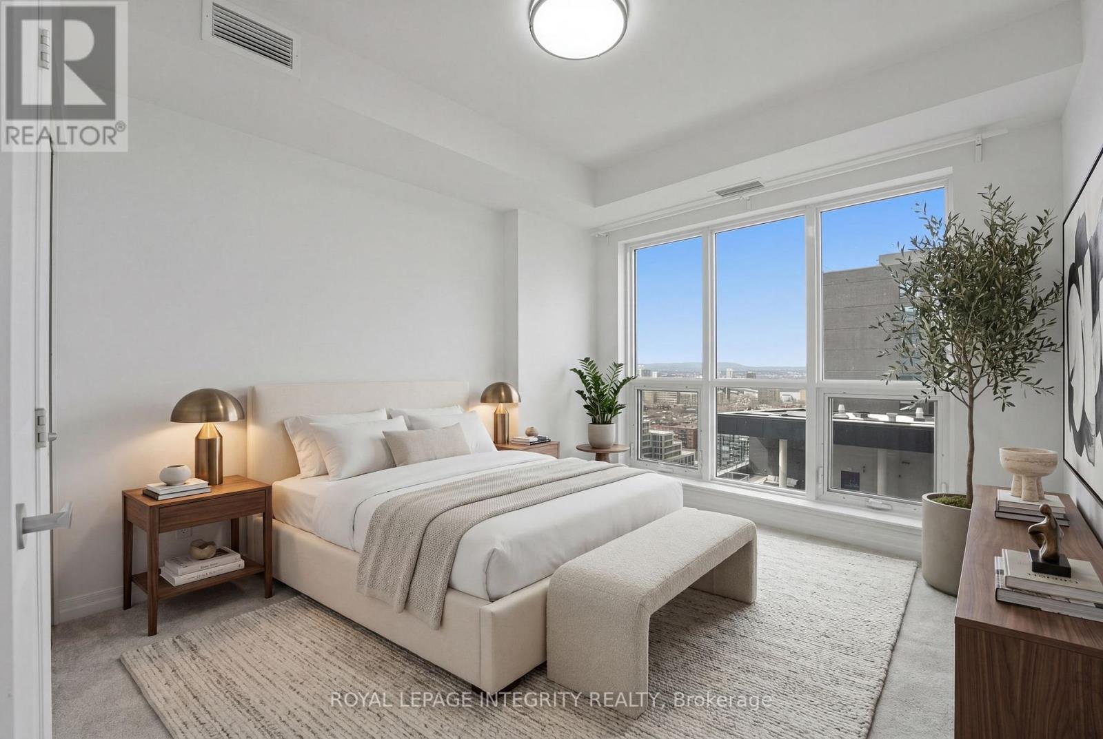 2403 - 242 Rideau Street