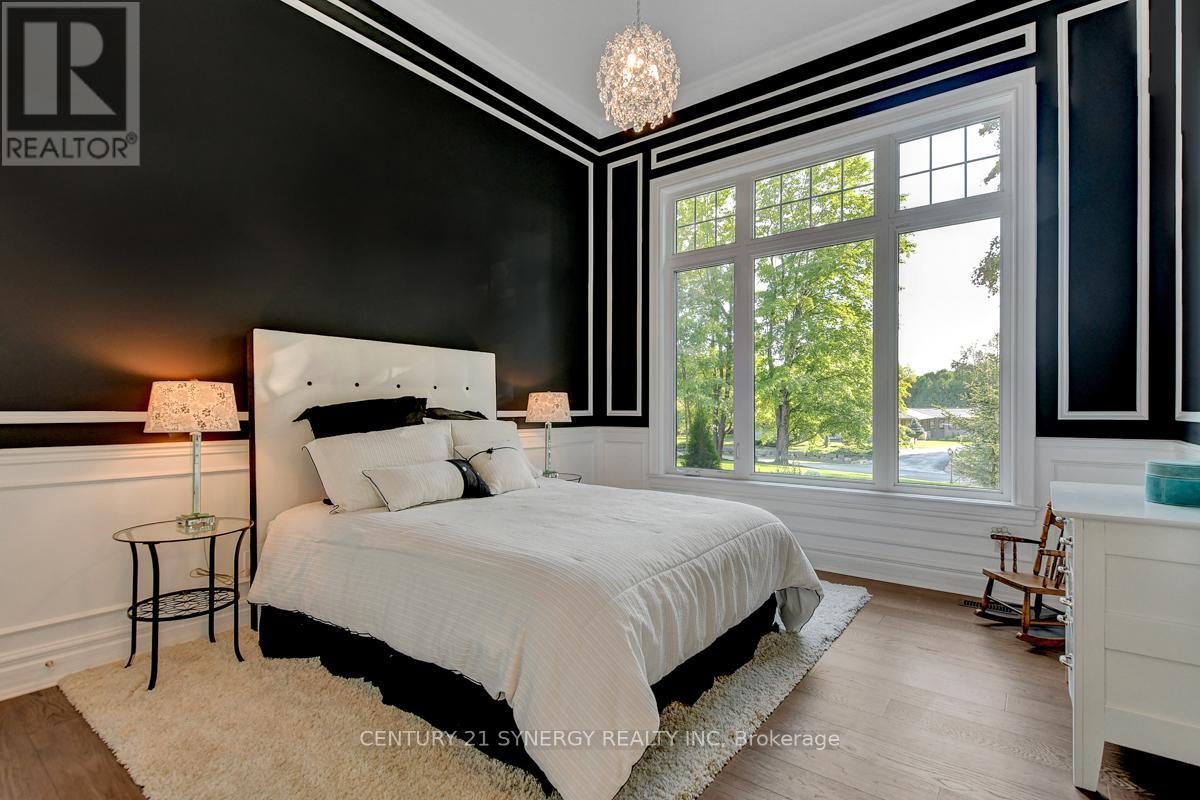 1443 Duchess Crescent