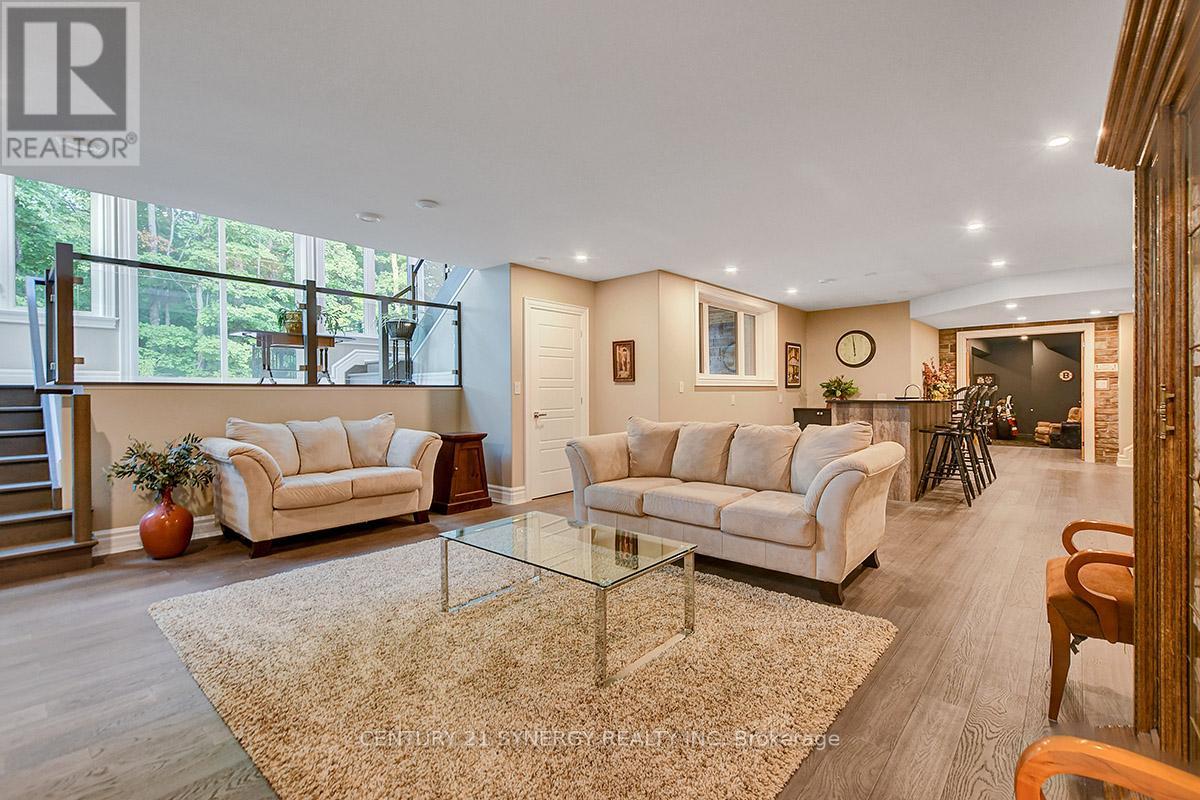 1443 Duchess Crescent