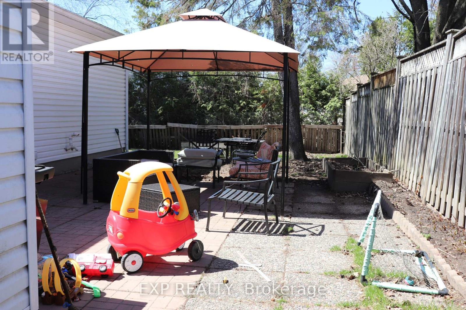 15 Wedgewood Crescent