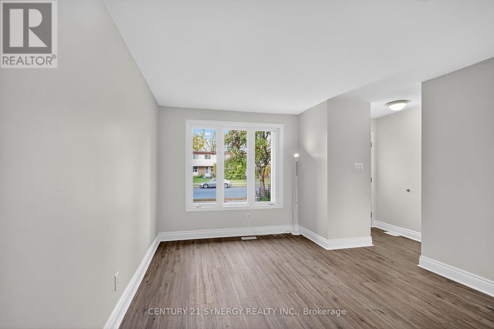 928 Meadowlands Drive