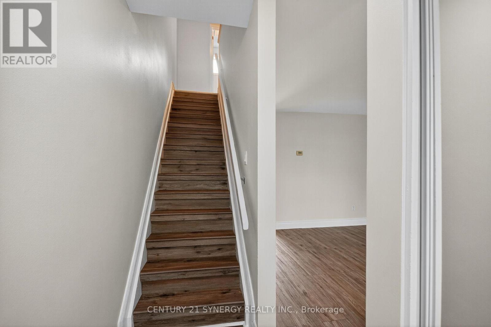 928 Meadowlands Drive