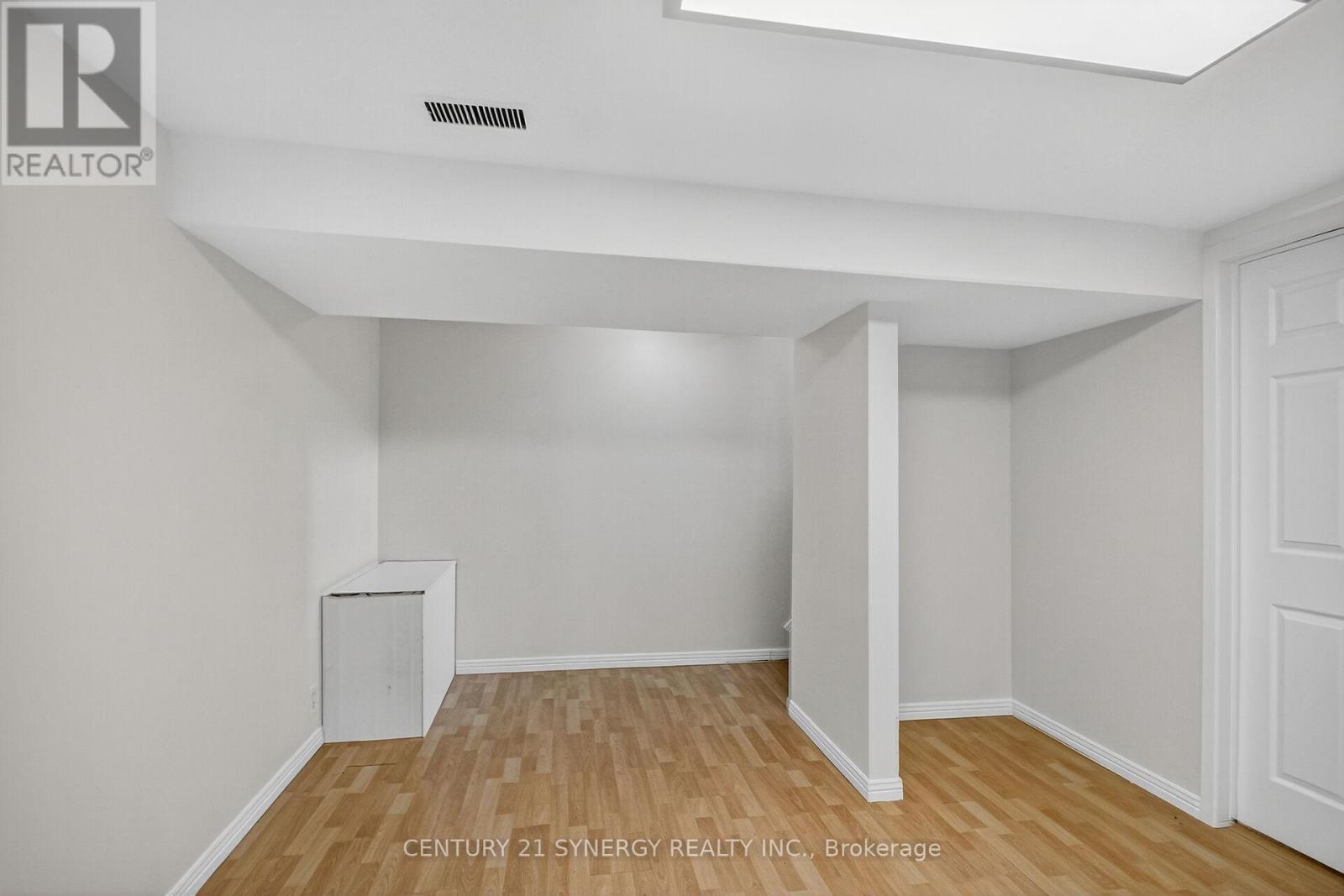 928 Meadowlands Drive