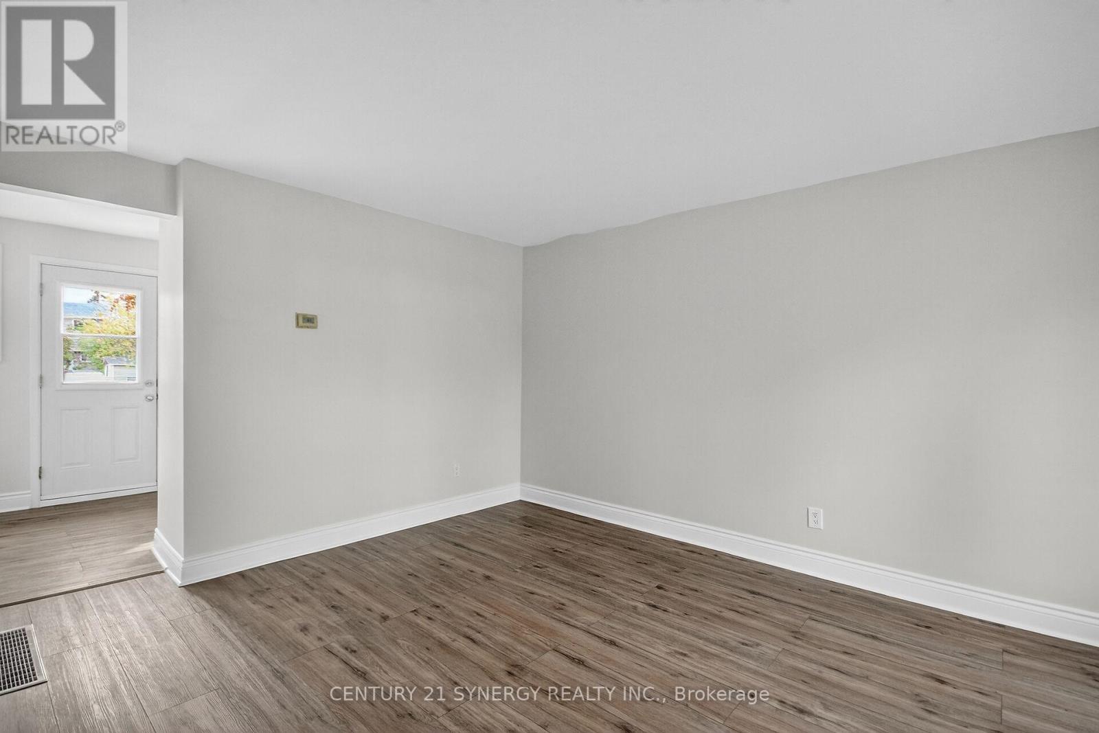 928 Meadowlands Drive