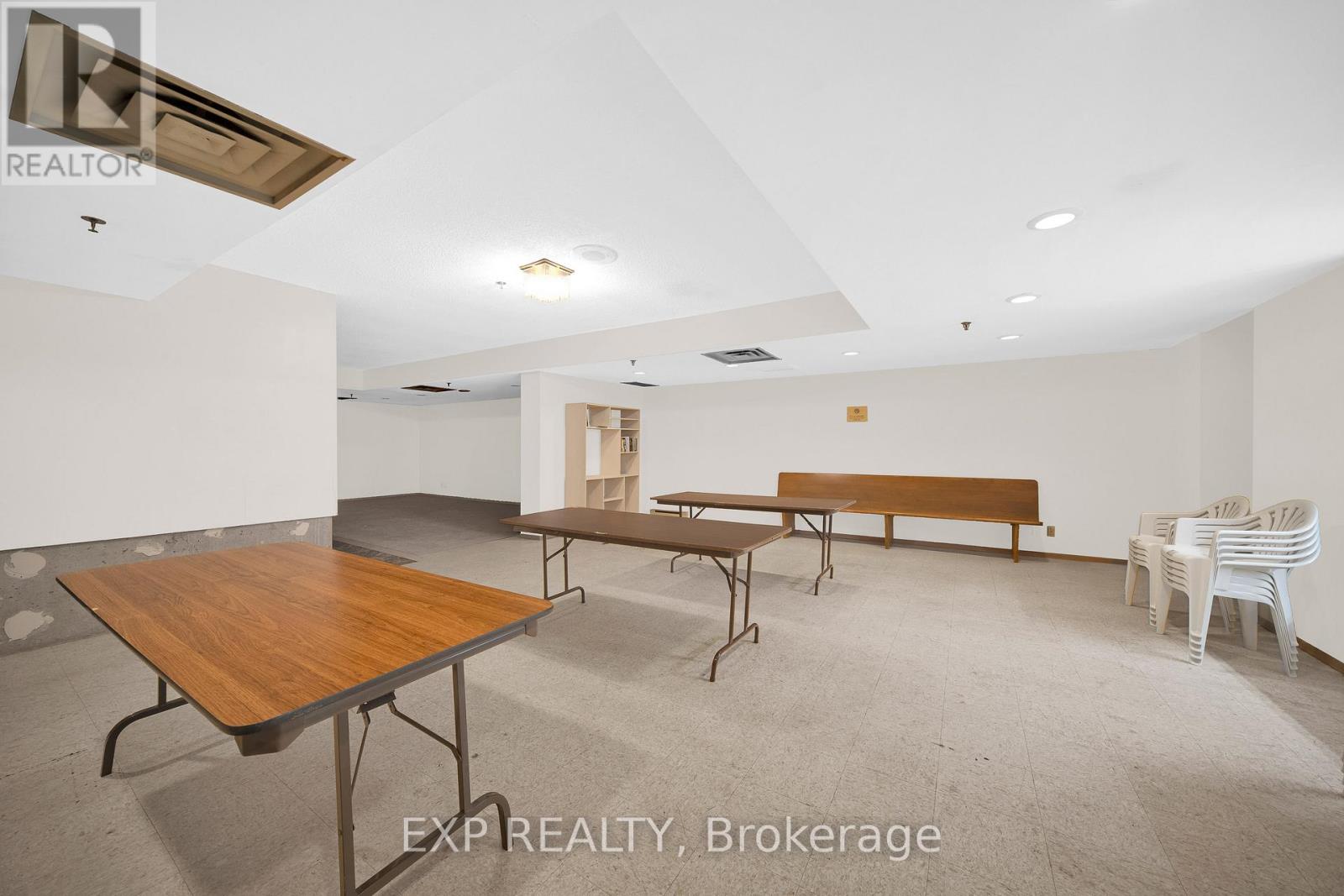 1002 - 475 Laurier Avenue W