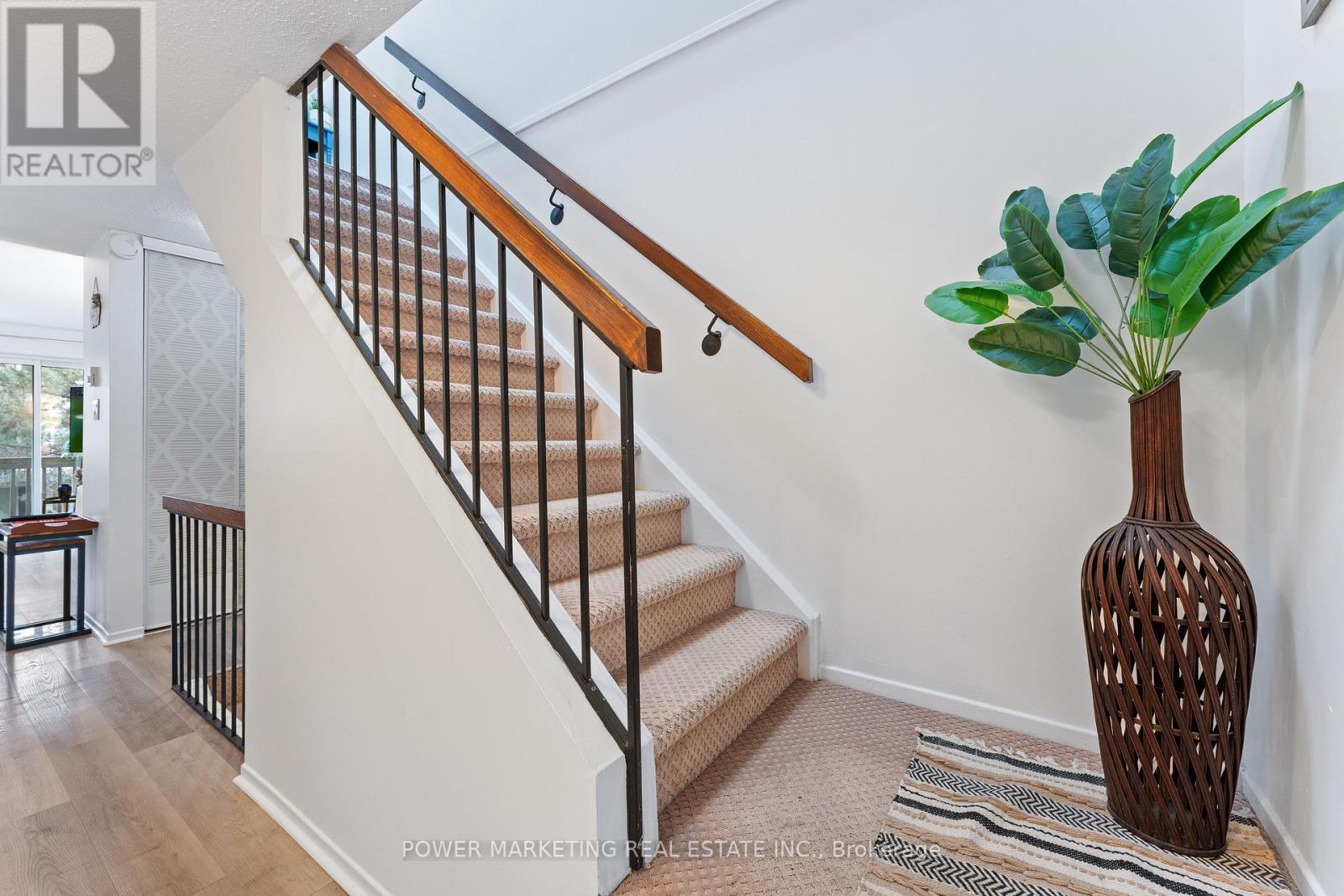 B - 6702 Jeanne D'arc Boulevard N