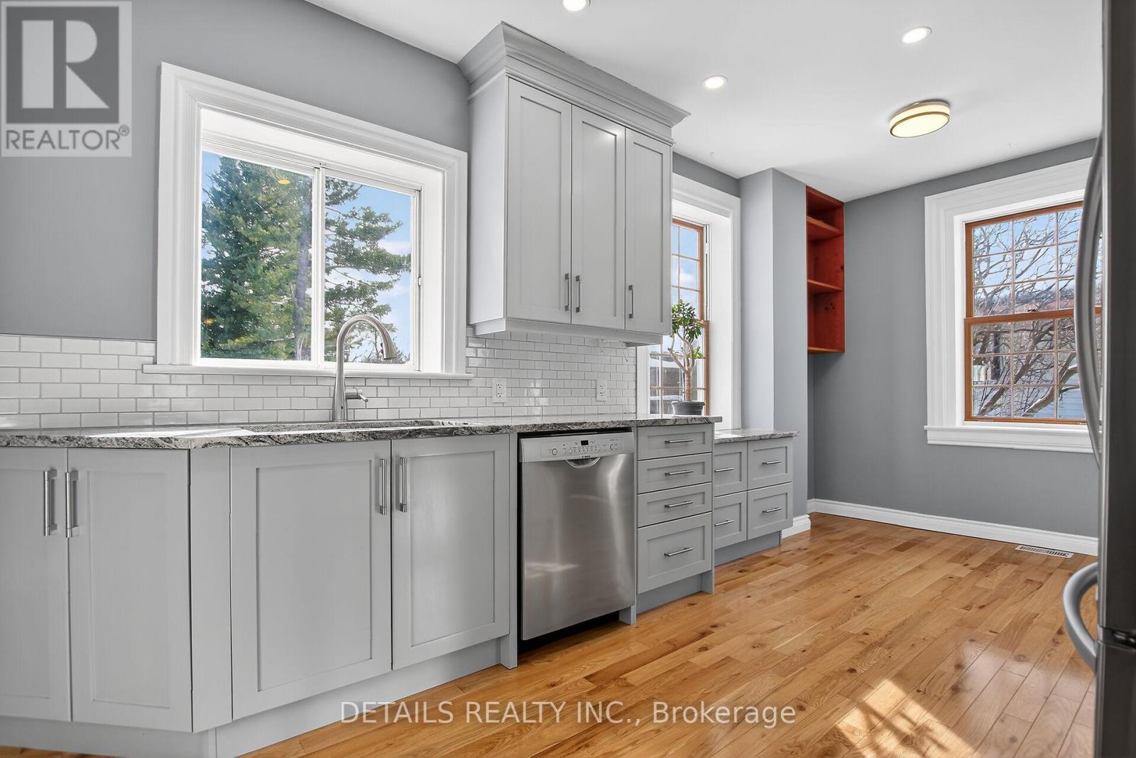 5554 Osgoode Main Street