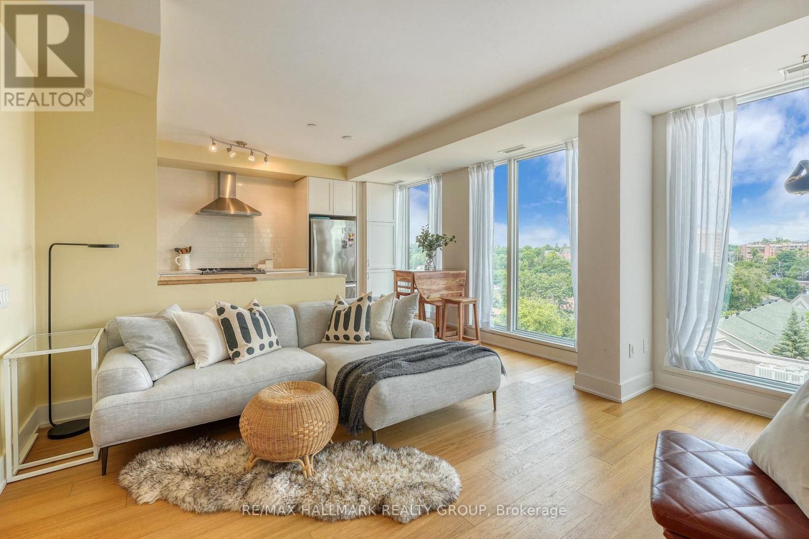 814 - 411 Mackay Street