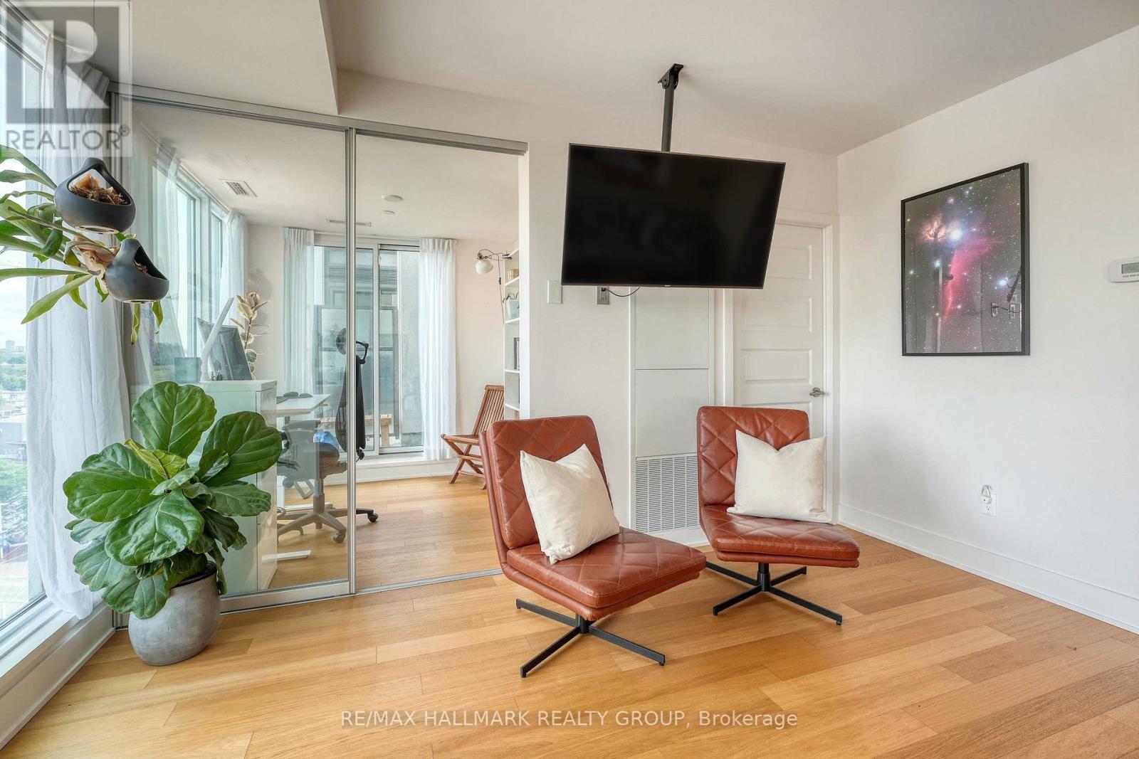 814 - 411 Mackay Street