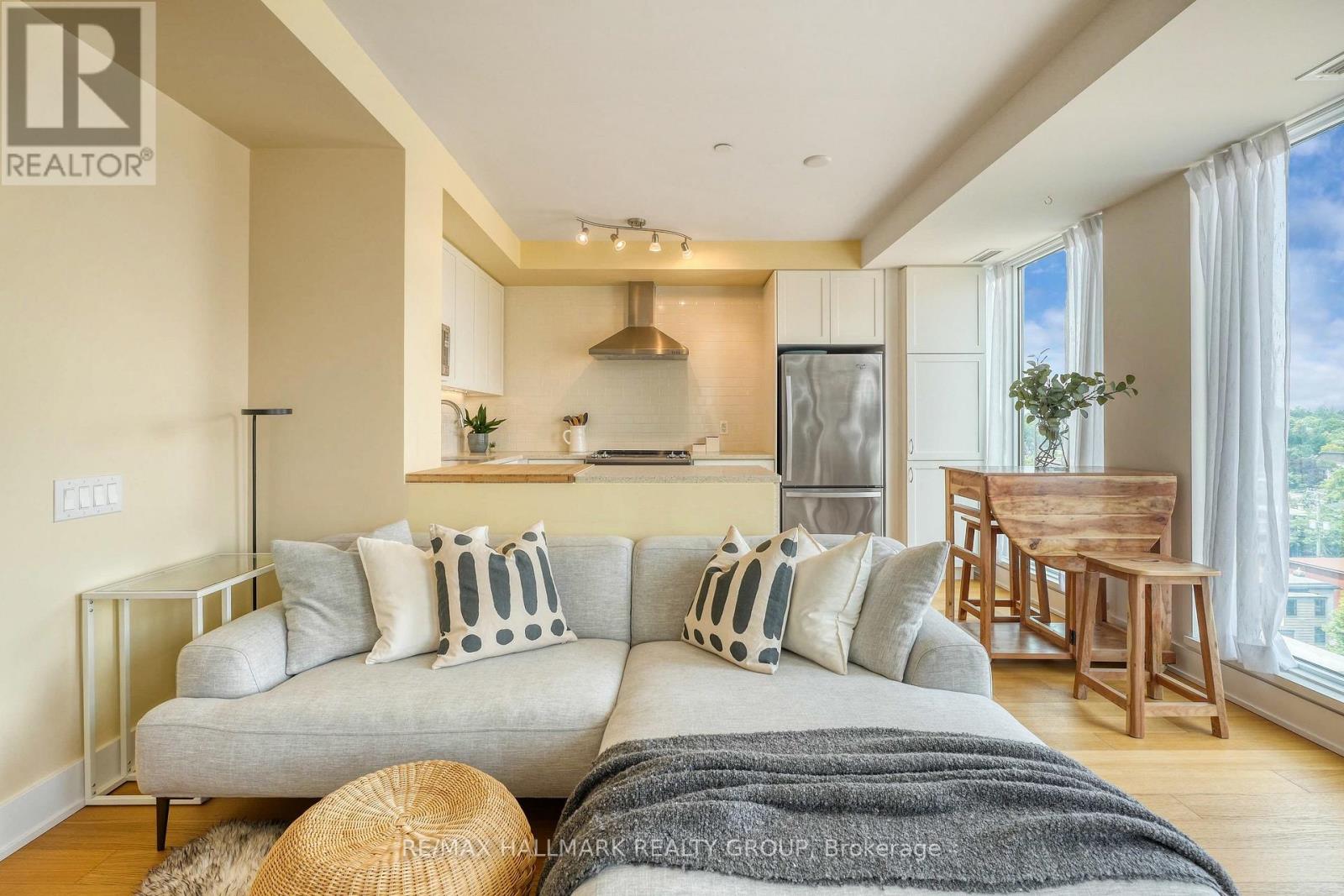 814 - 411 Mackay Street