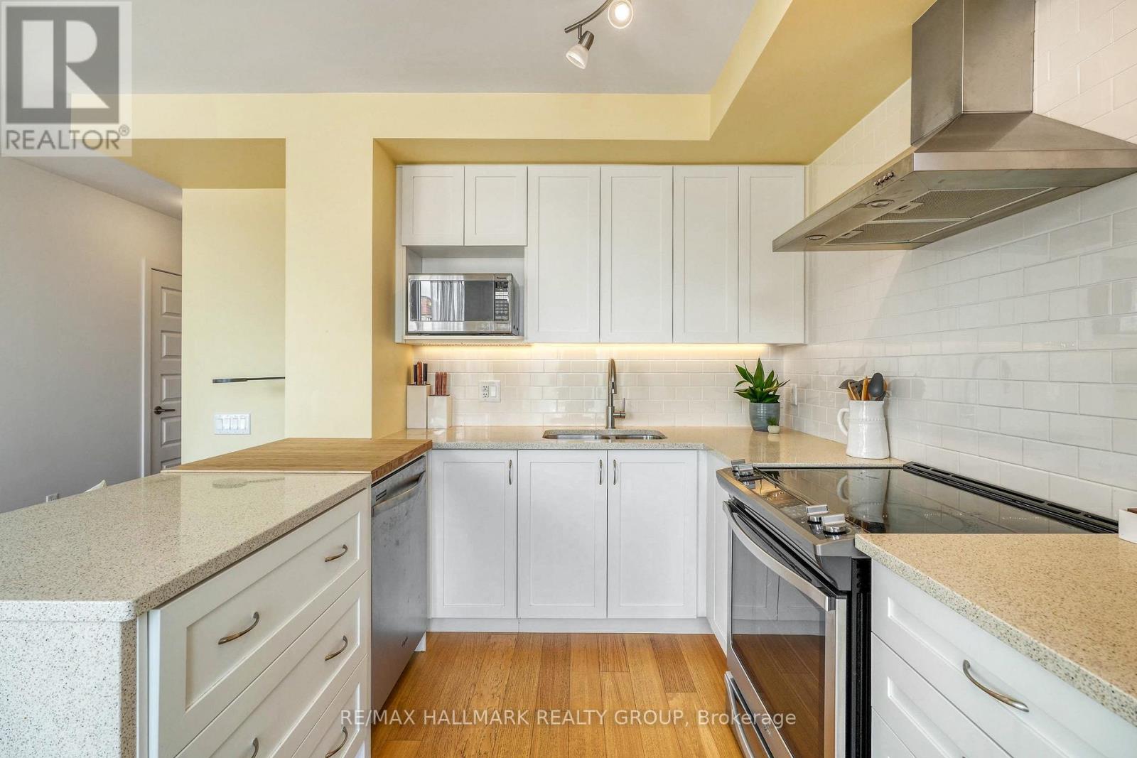 814 - 411 Mackay Street