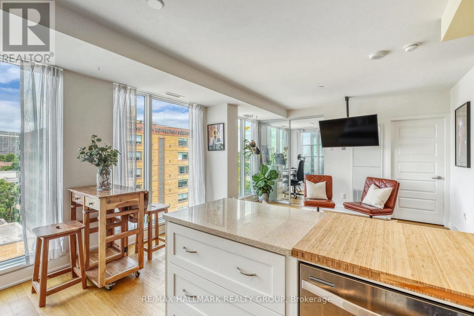 814 - 411 Mackay Street