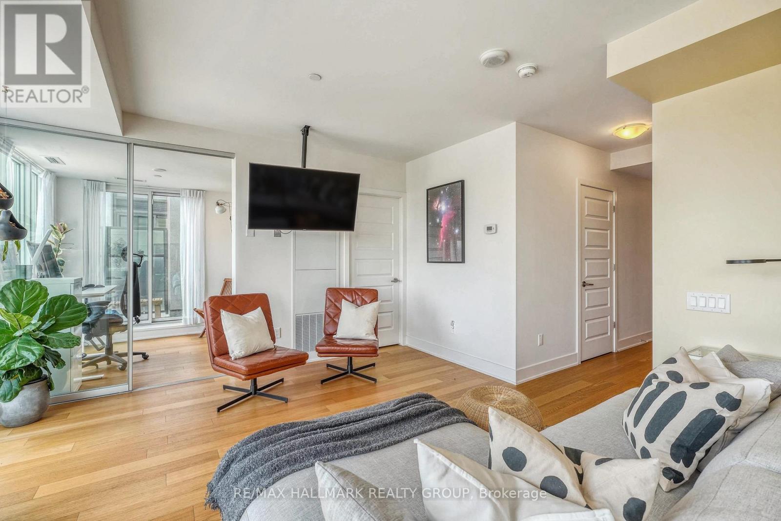 814 - 411 Mackay Street