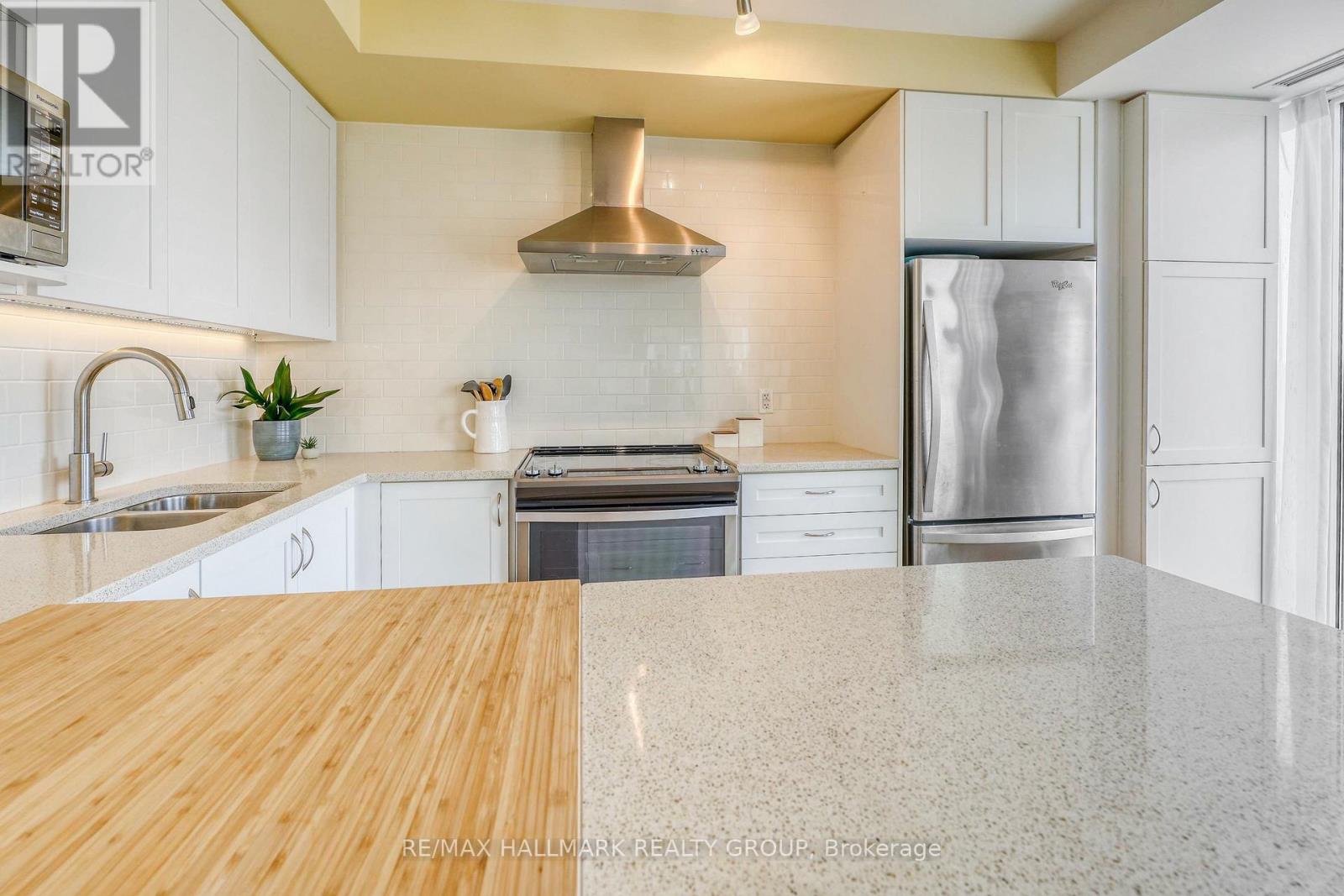 814 - 411 Mackay Street