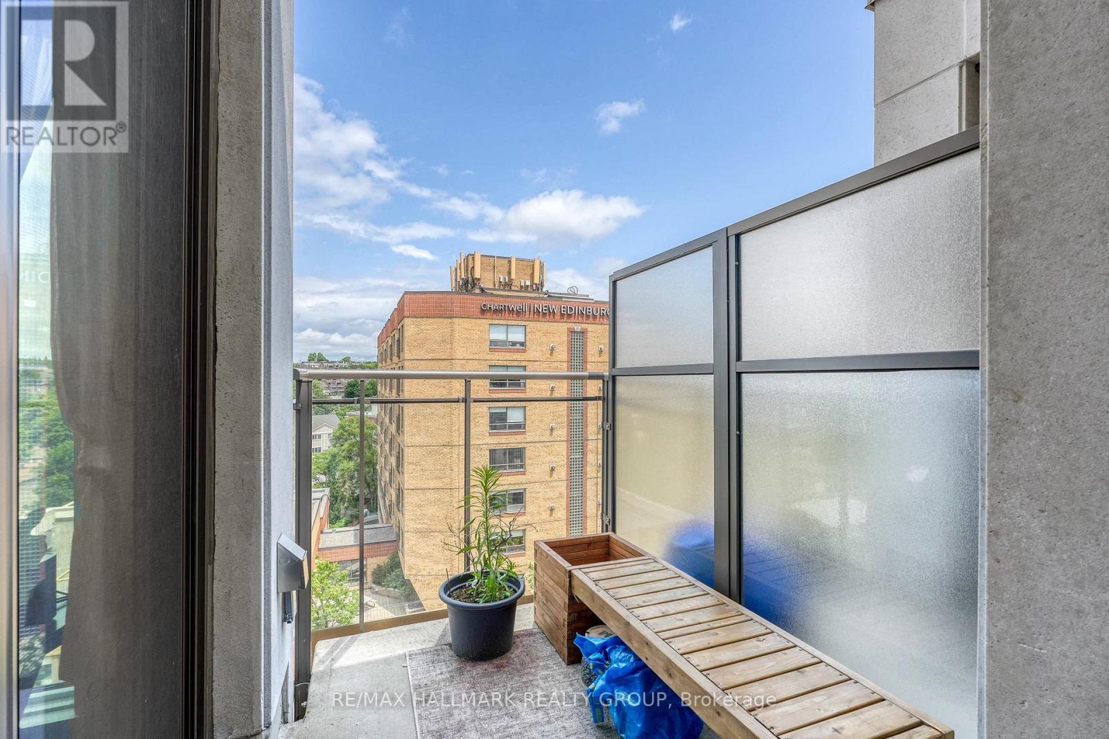 814 - 411 Mackay Street