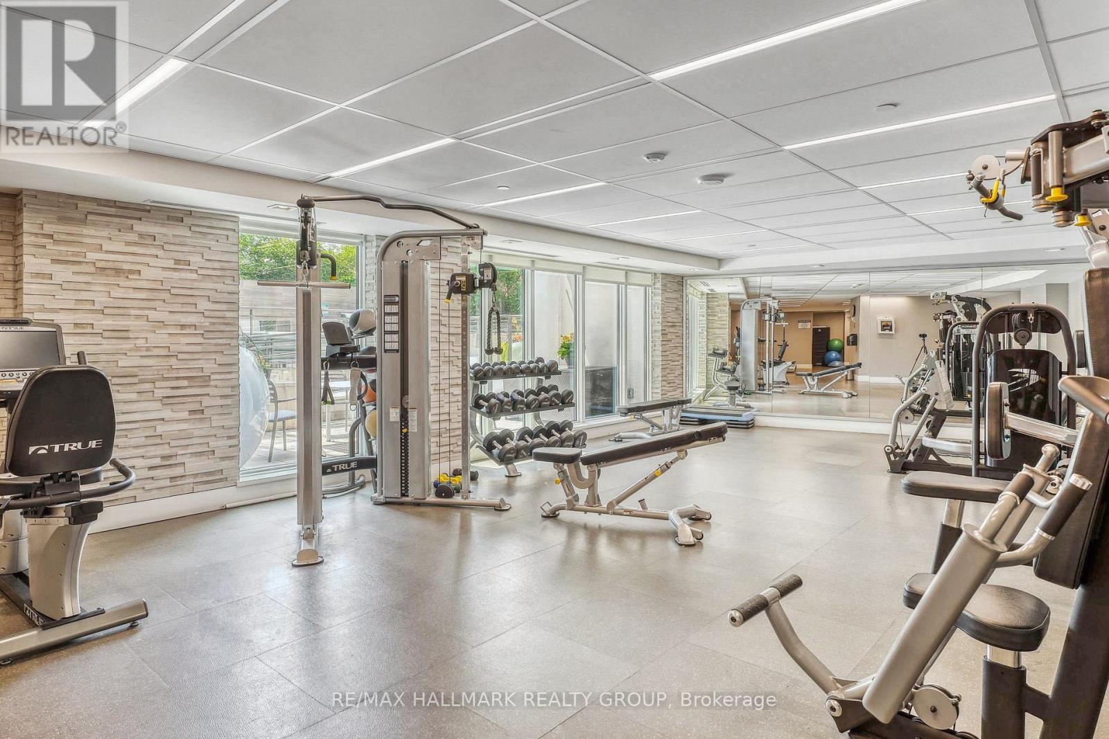 814 - 411 Mackay Street