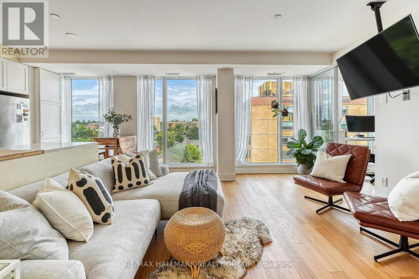 814 - 411 Mackay Street