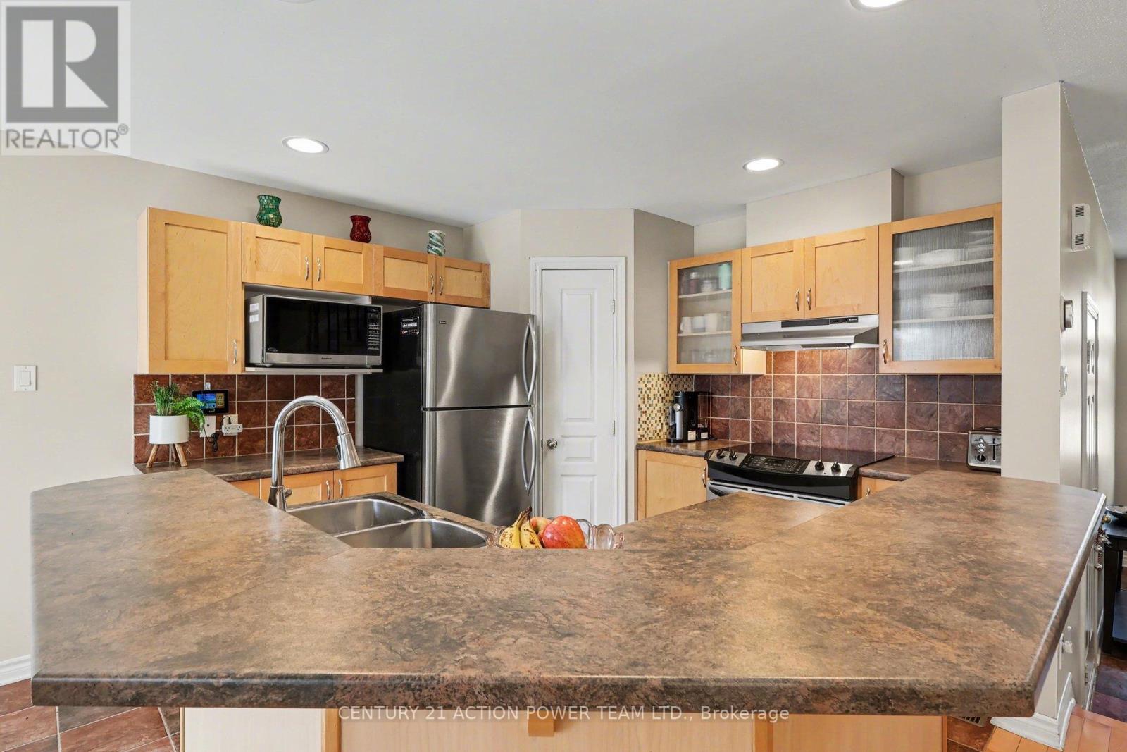 2066 Melette Crescent