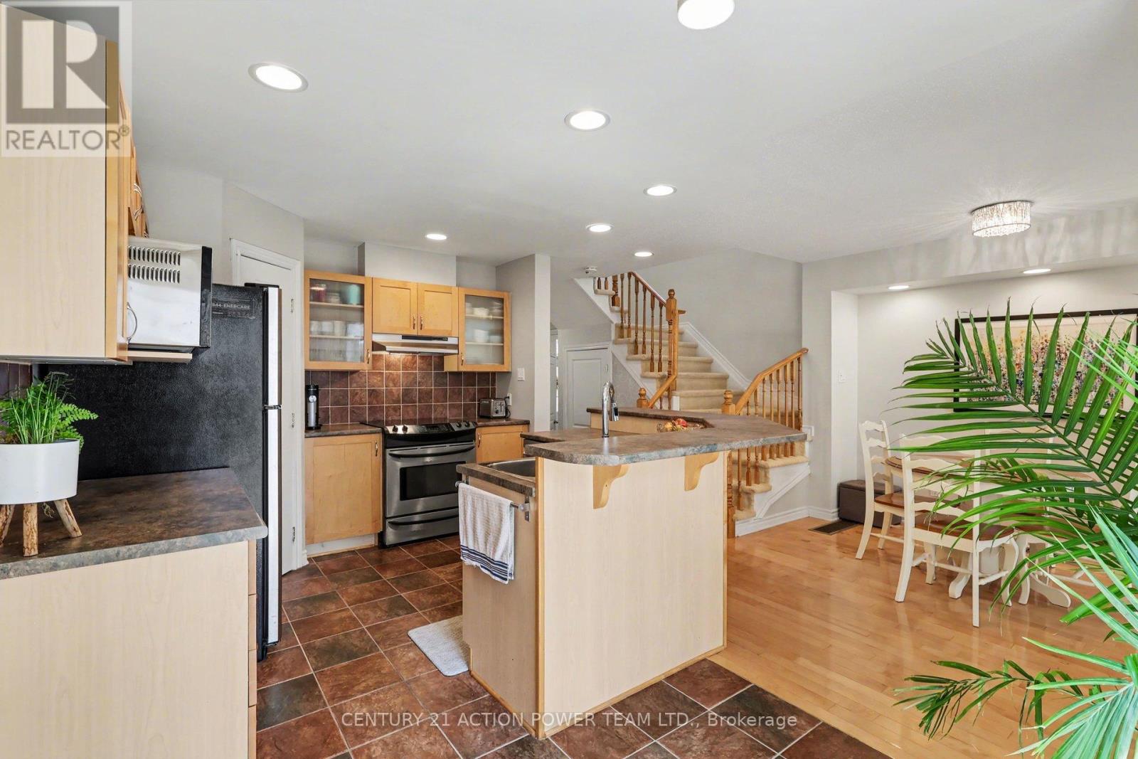 2066 Melette Crescent