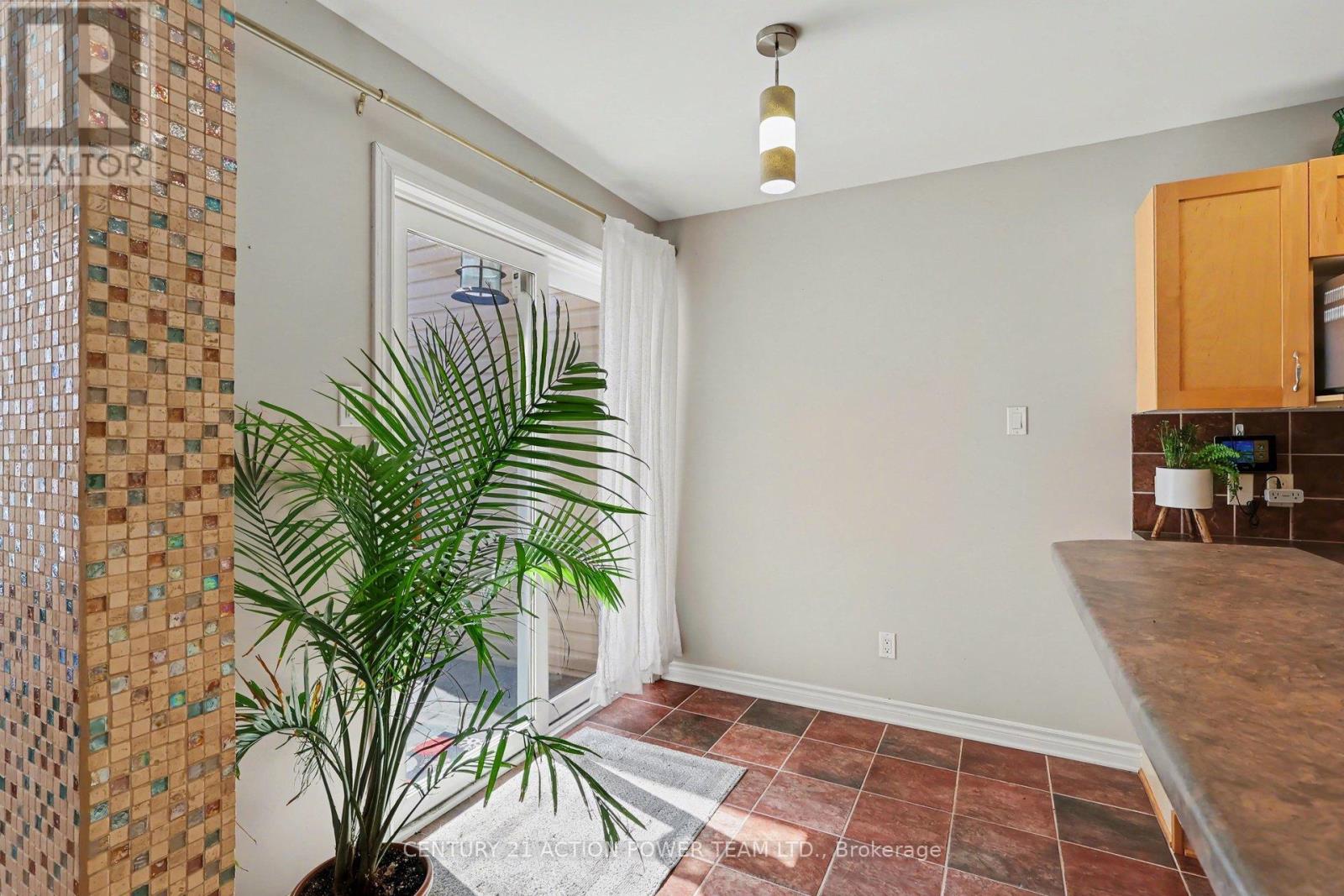 2066 Melette Crescent