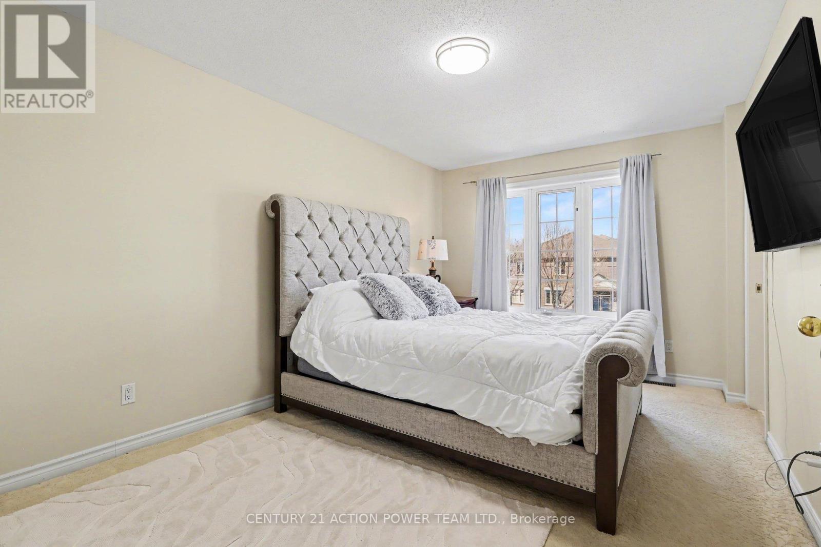 2066 Melette Crescent