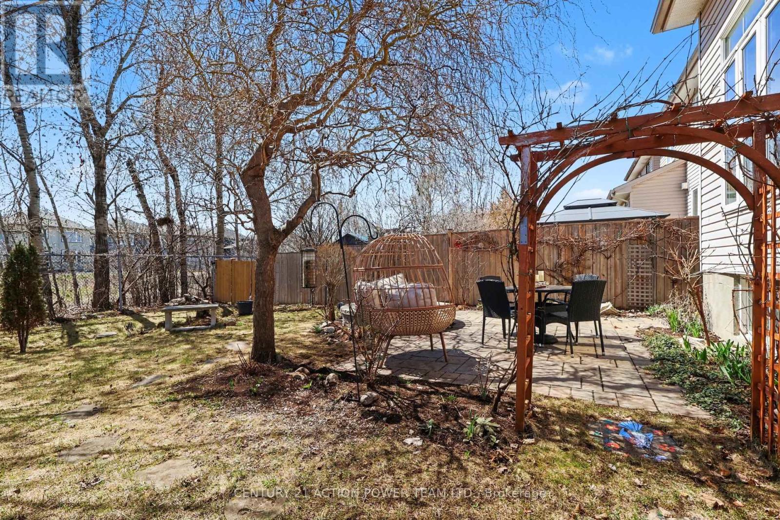 2066 Melette Crescent