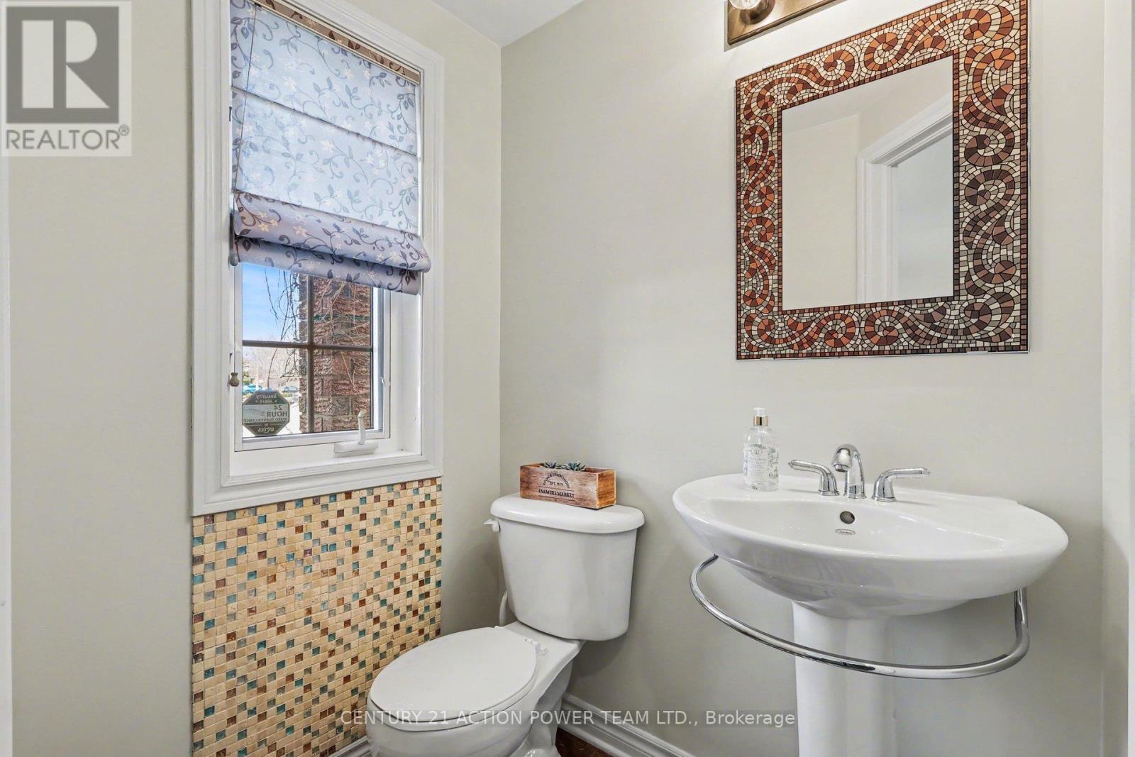 2066 Melette Crescent