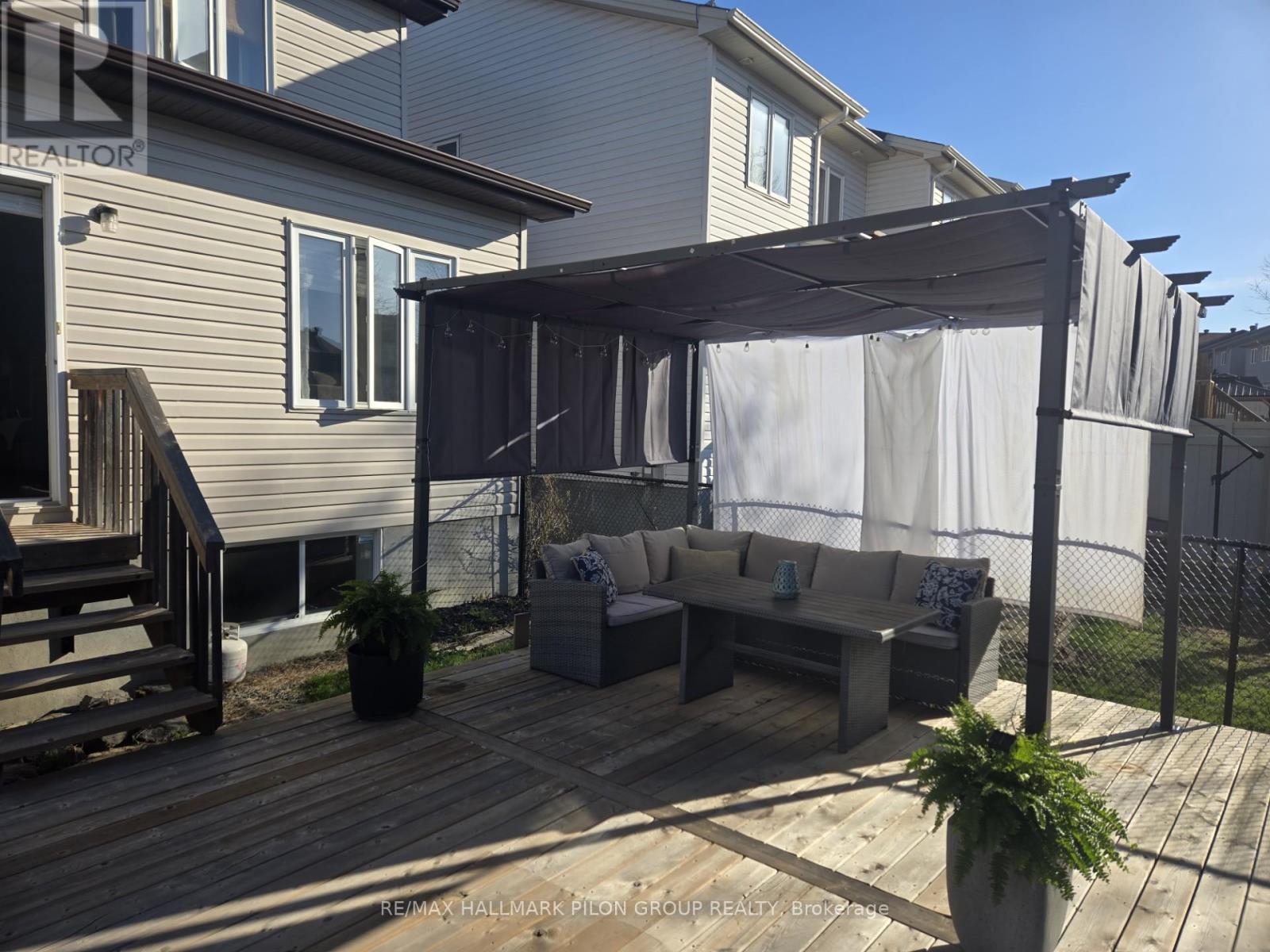 218 Rolling Meadow Crescent